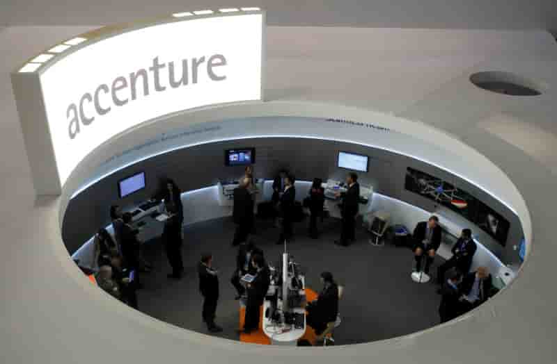Accenture moins optimiste sur ses ventes annuelles