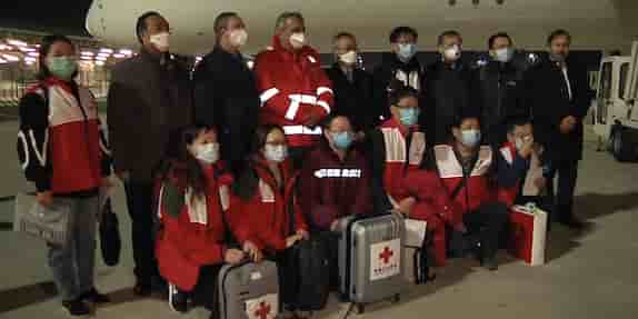 L'arrivée d'une équipe chinoise pour aider l'Italie à lutter contre le Coronavirus a été largement médiatisée. L'influence chinoise a généré de la tension au sein des opinions publiques occidentales, et entre pays de l'UE, rejoignant ici les objectifs traditionnels de la désinformation russe.