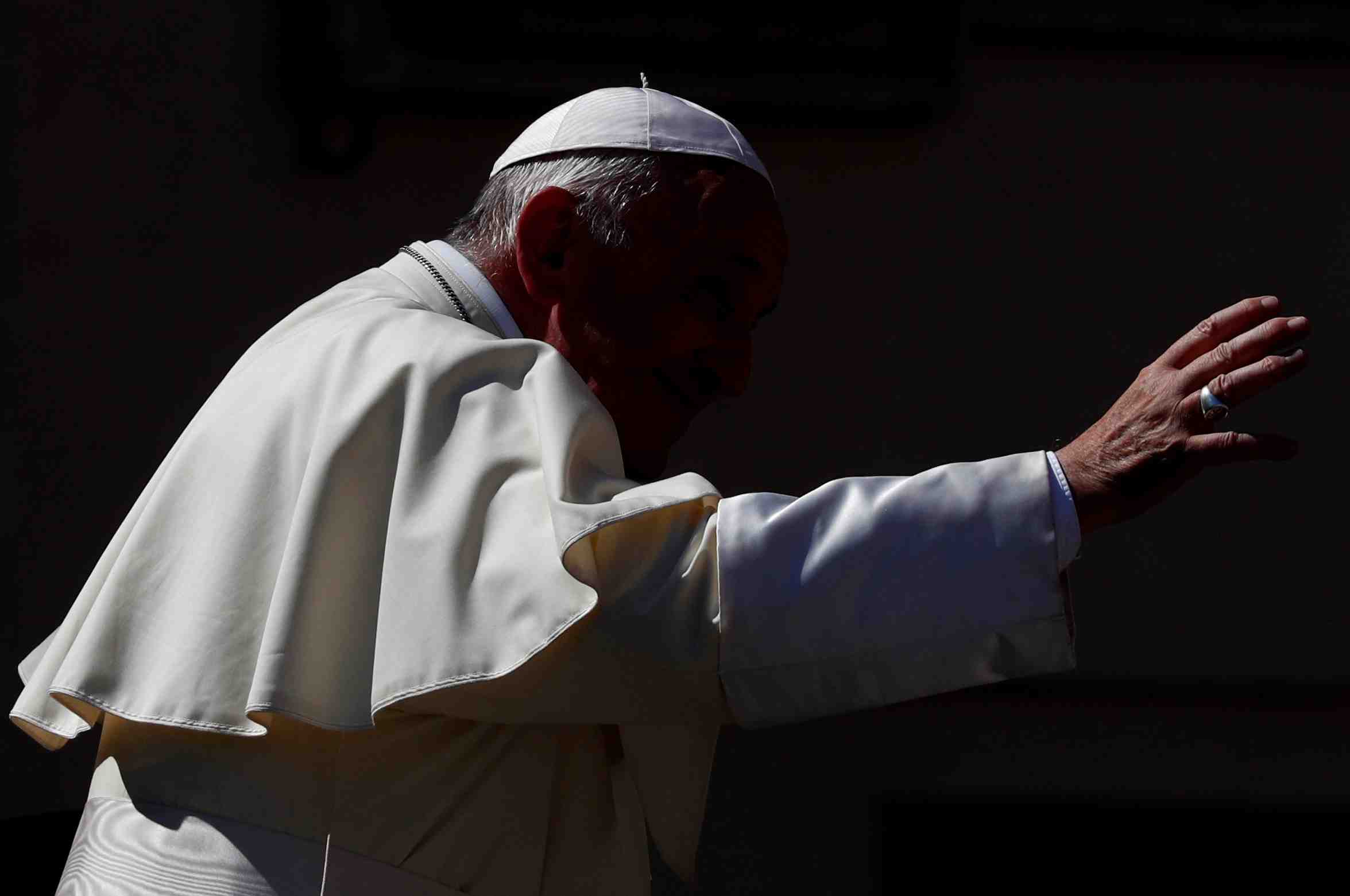 Le vatican va repondre aux accusations contre le pape francois