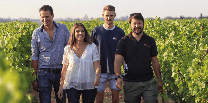 A Nîmes, les Vignerons Propriétés Associés ont lancé, en septembre dernier, Vignobles Associés, une SCIC qui fait appel au financement participatif pour acheter du foncier et le donner en fermage à des jeunes qui s'installent.