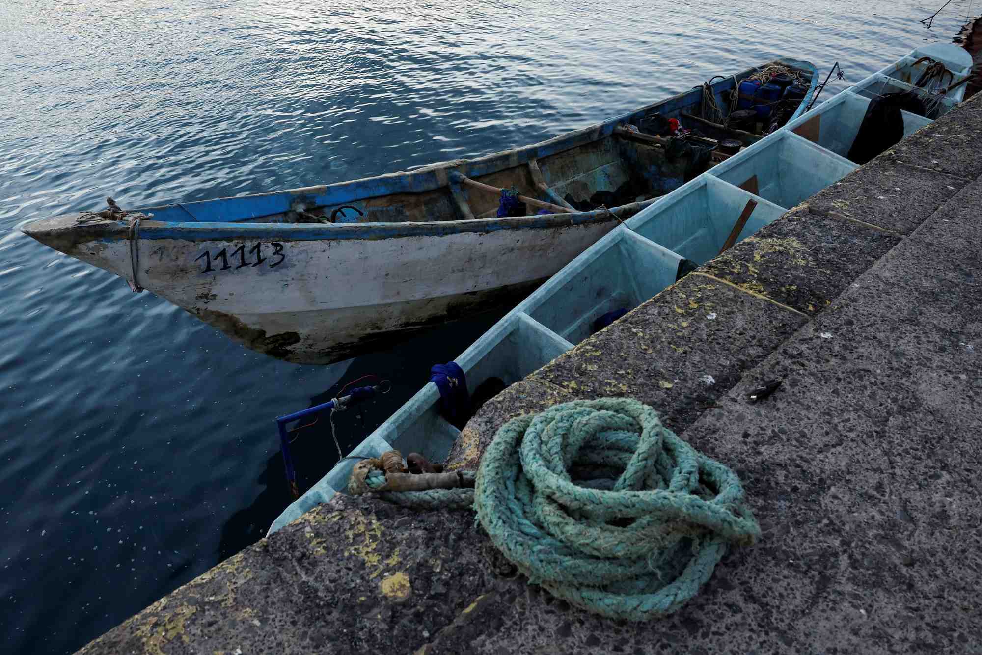 Bateau en bois utilise par des migrants pour rejoindre les iles canaries