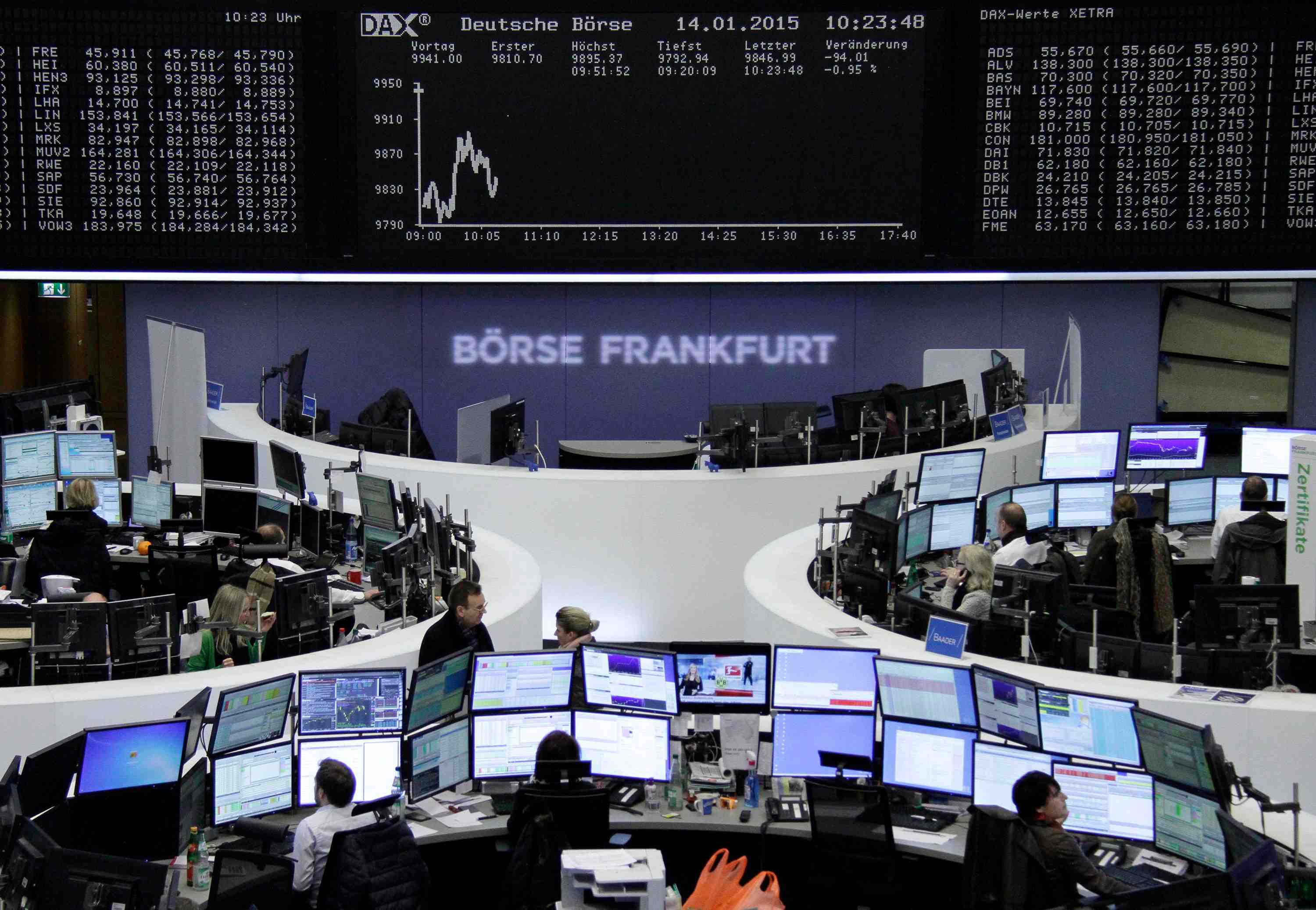 Les bourses europeennes toujours dans le rouge a la mi-seance