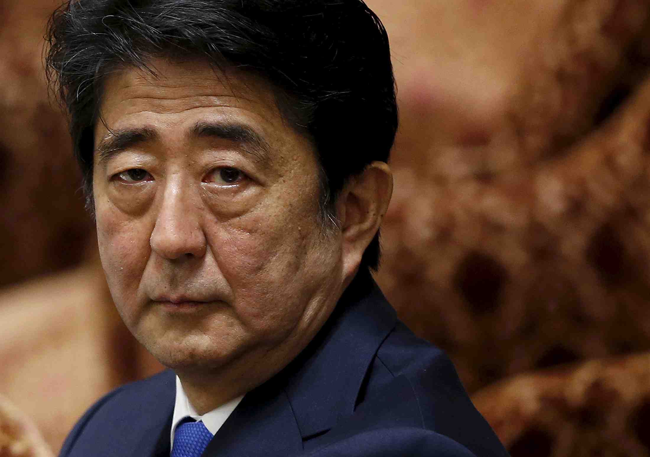 Shinzo abe demande aux etats-unis d'enqueter sur les revelations du site wikileaks