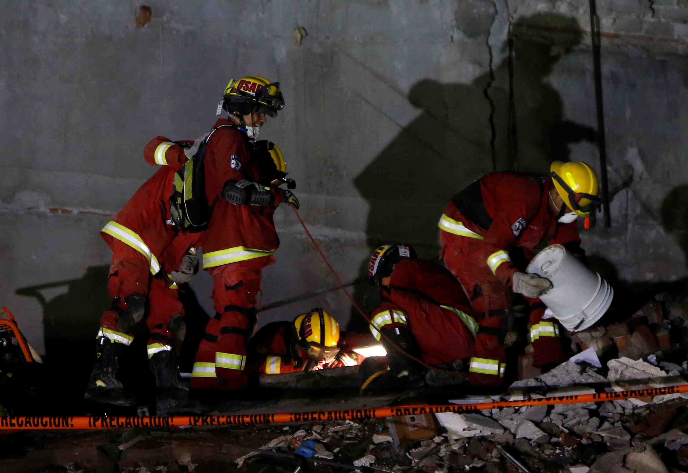 Les recherches se concentrent sur 10 immeubles au mexique, 273 morts