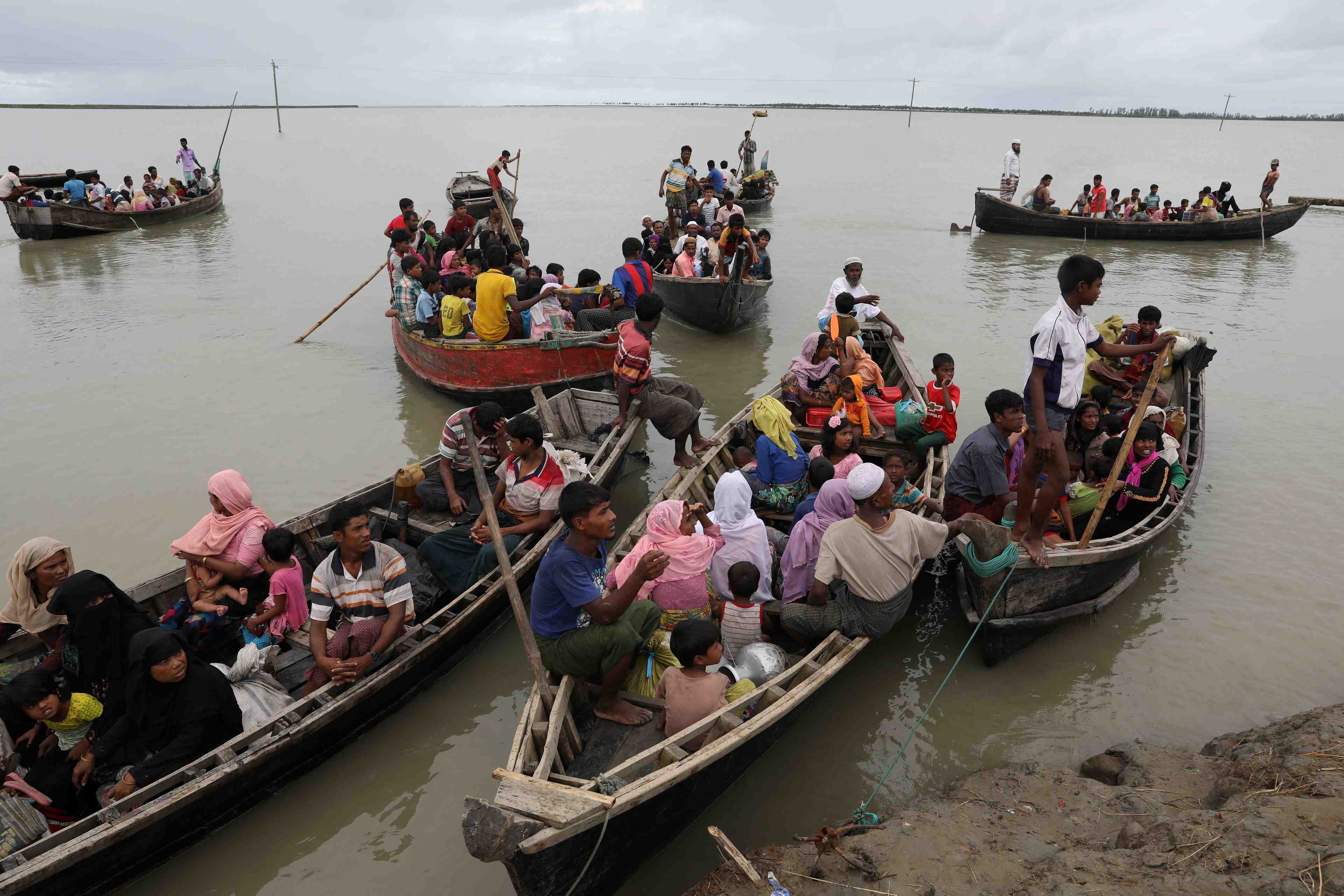 Un bateau de refugies rohingya chavire, au moins 12 morts