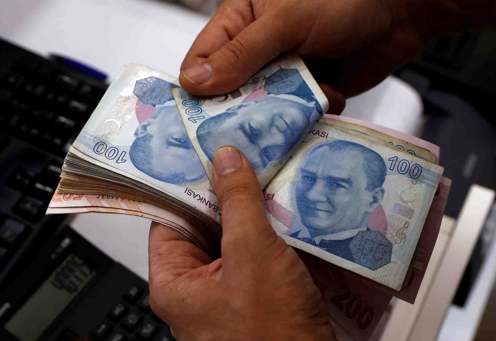 La livre turque a un nouveau plus bas face au dollar
