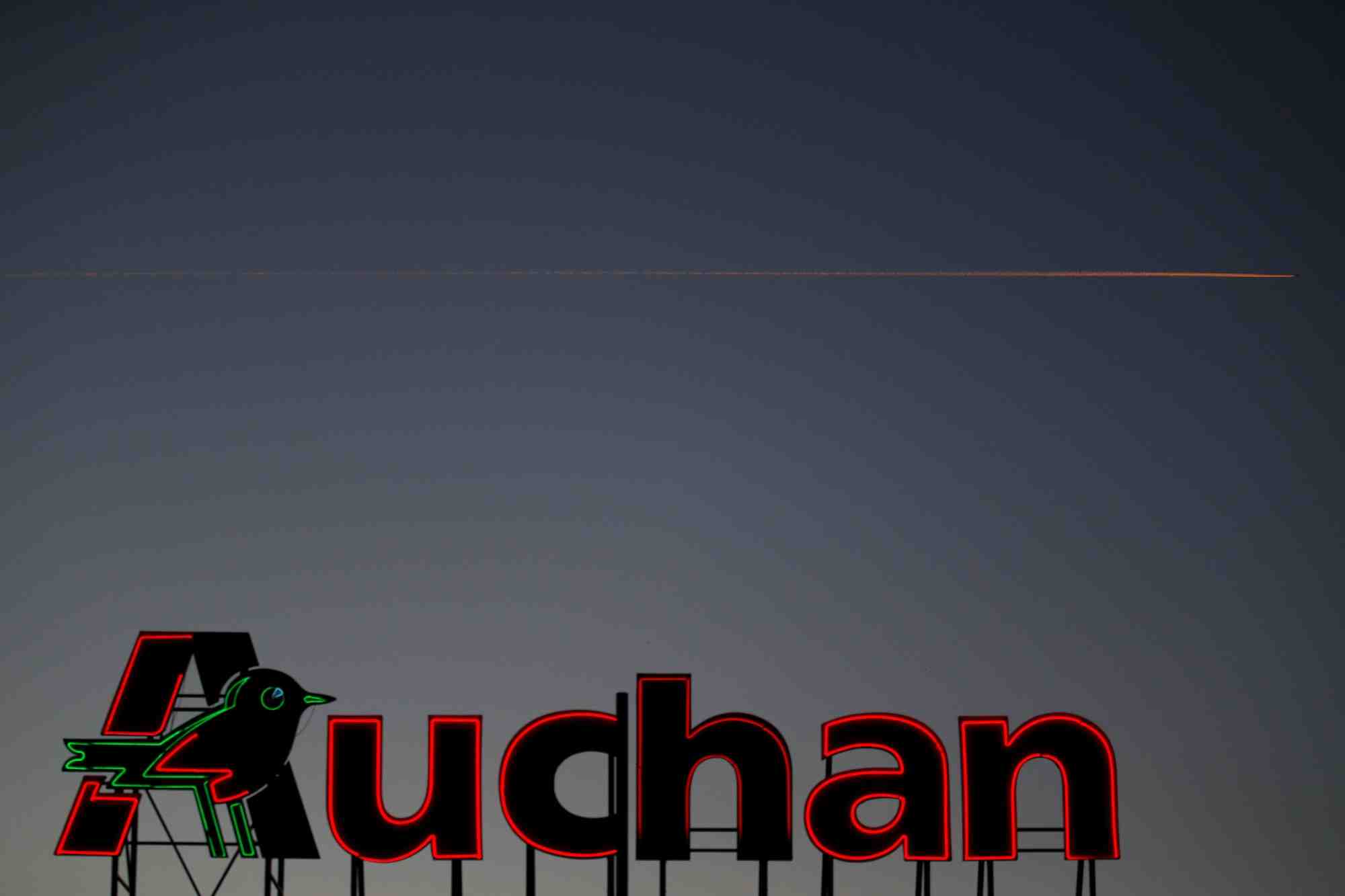 Auchan se renforce en espagne en rachetant 235 supermarches a dia
