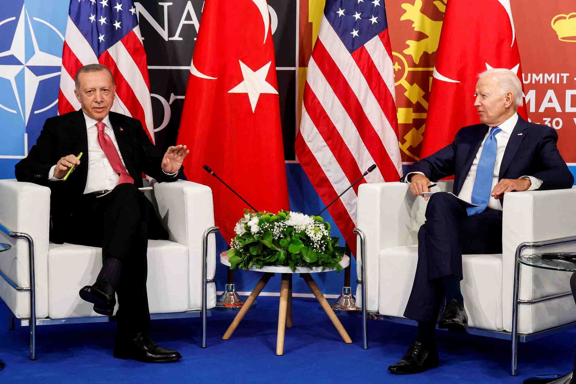 Joe biden et recep tayyip erdogan au sommet de l'otan de madrid