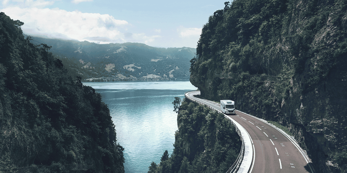 En position de challenger, Caramaps explore depuis dix ans les routes sinueuses de la monétisation de sa communauté de 830.000 voyageurs en vans et camping-cars.