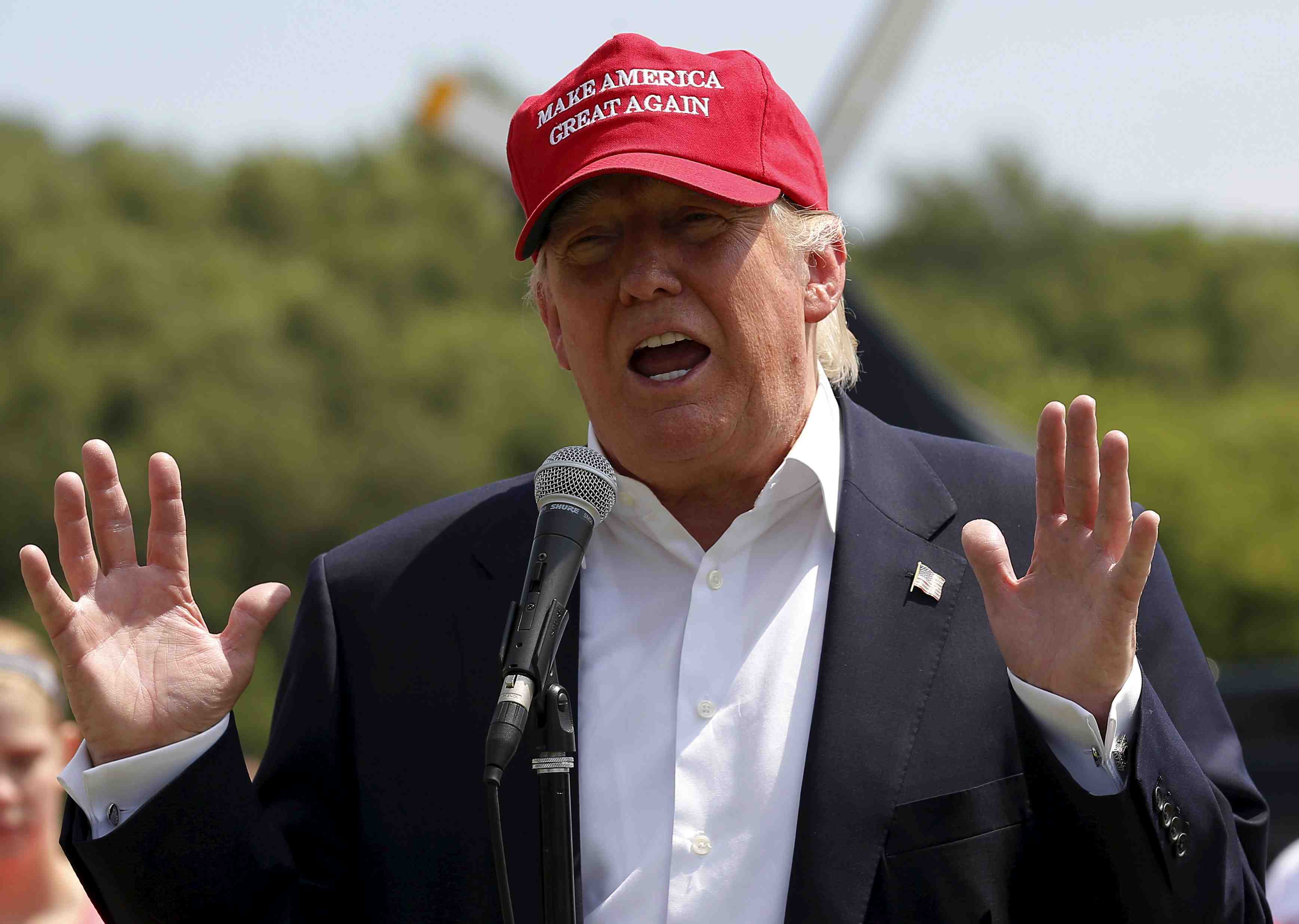Donald trump promet d'expulser tous les clandestins s'il est elu a la maison blanche