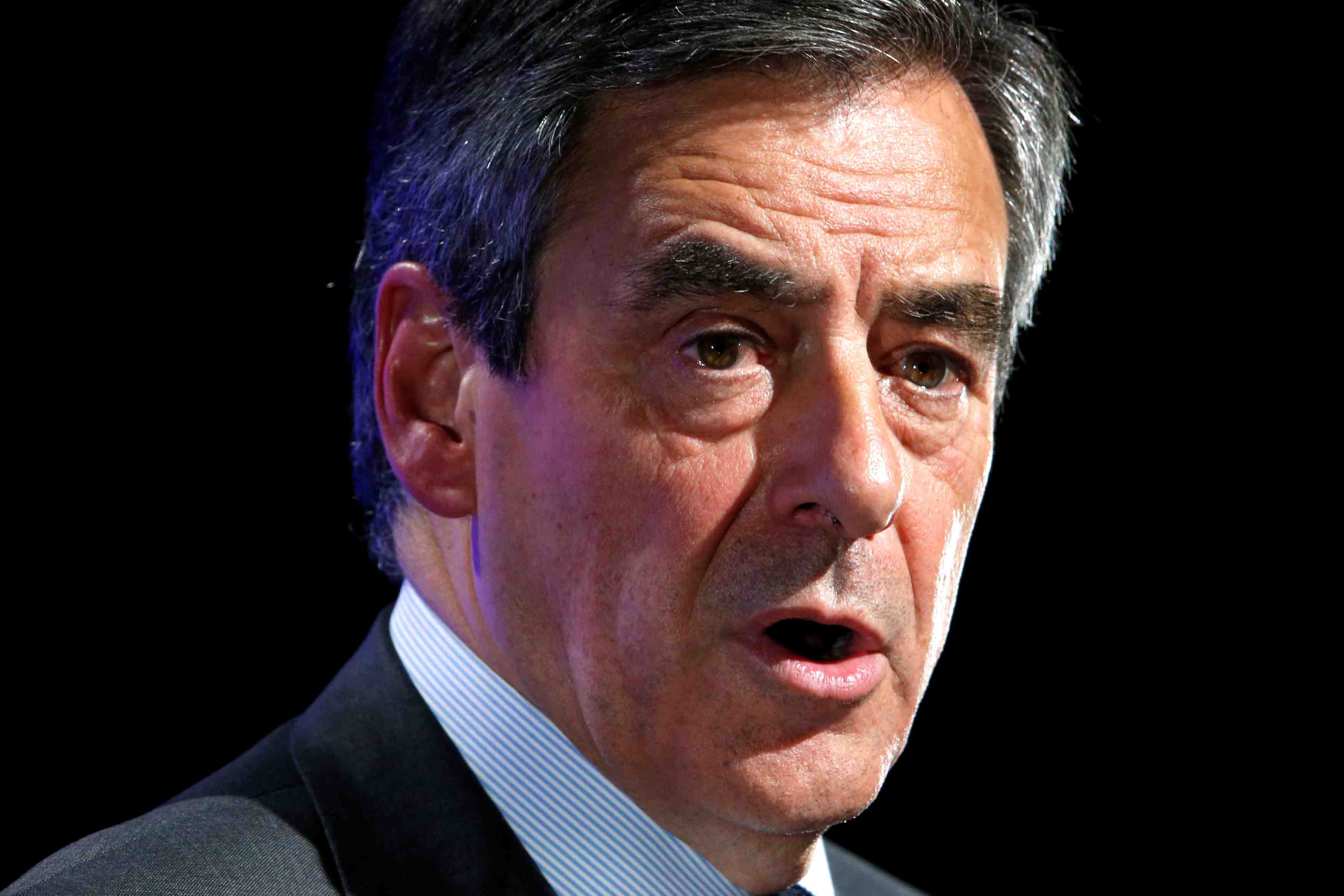 Fillon denonce une "operation de destabilisation politique"
