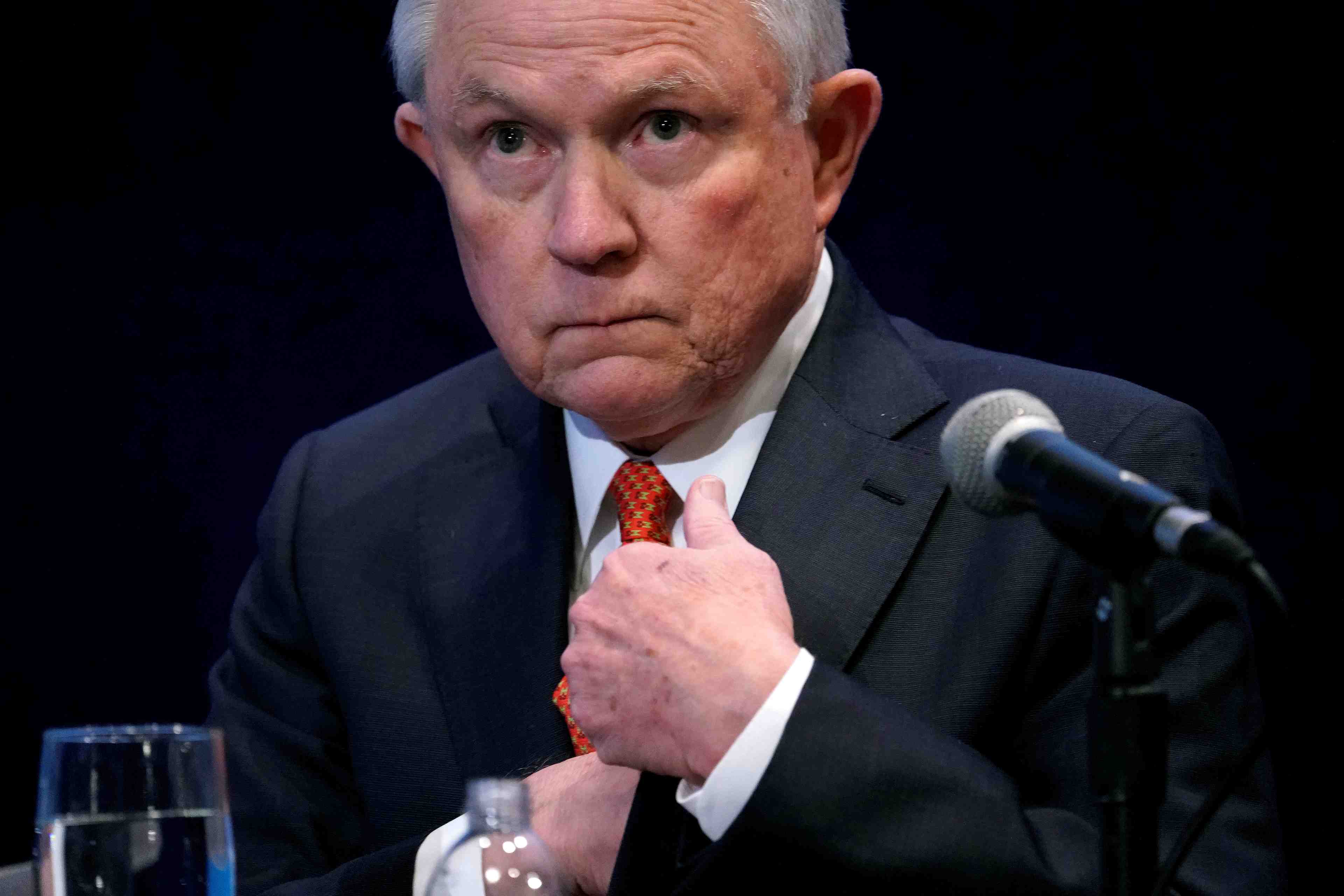 Jeff sessions evasif sur un eventuel blocage de l'enquete russe
