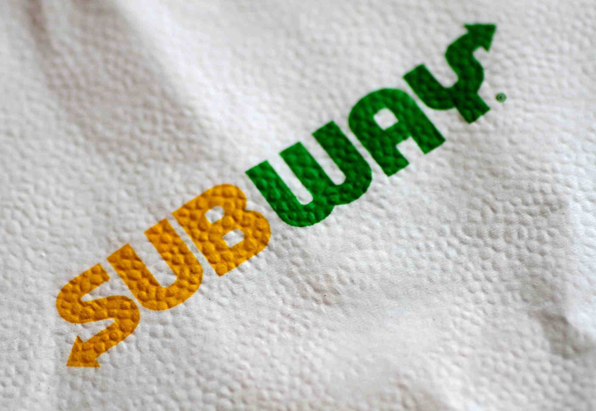 Photo d'illustration d'un logo subway sur une serviette de table