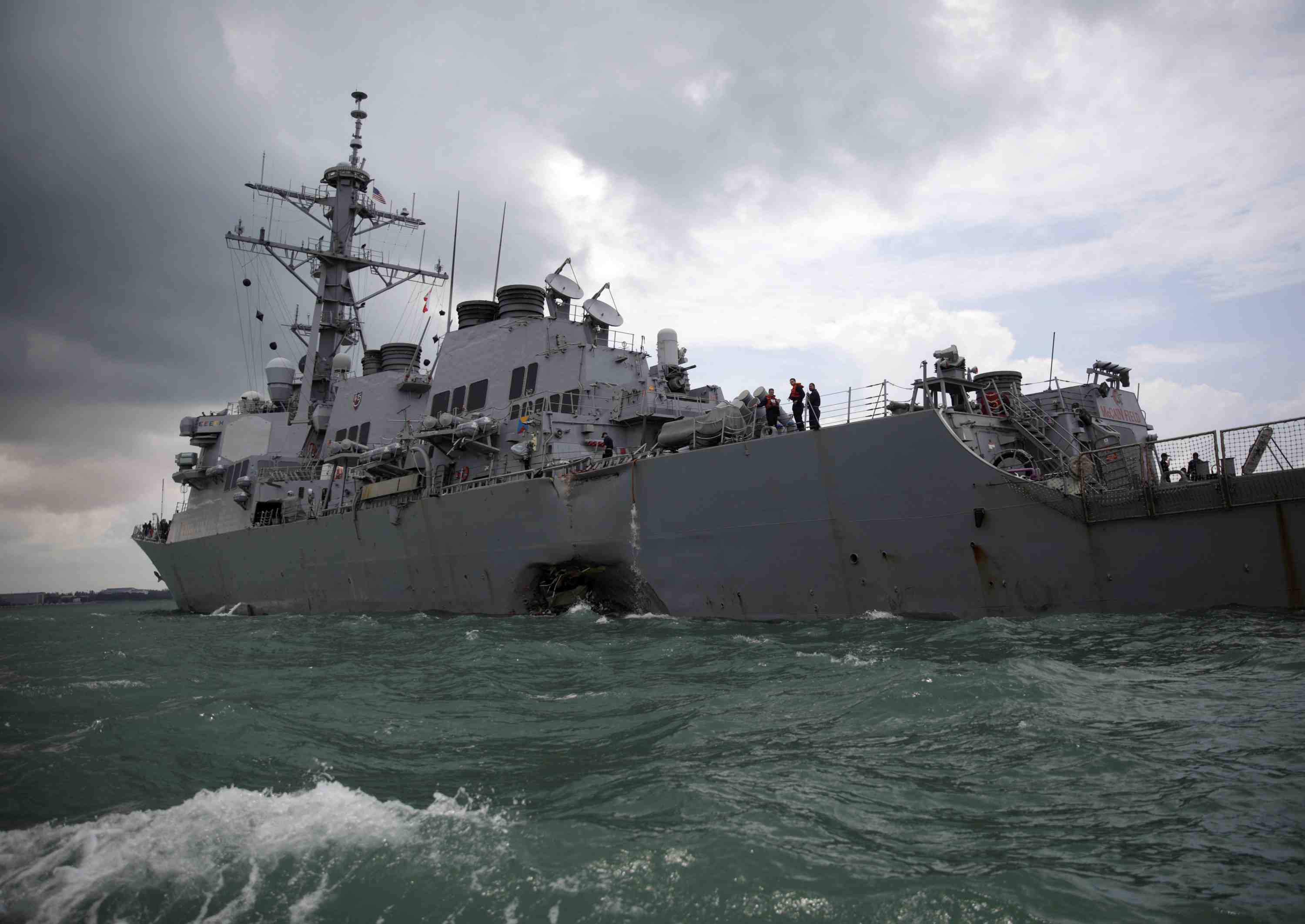 Enquete apres la collision d'un destroyer us et d'un petrolier