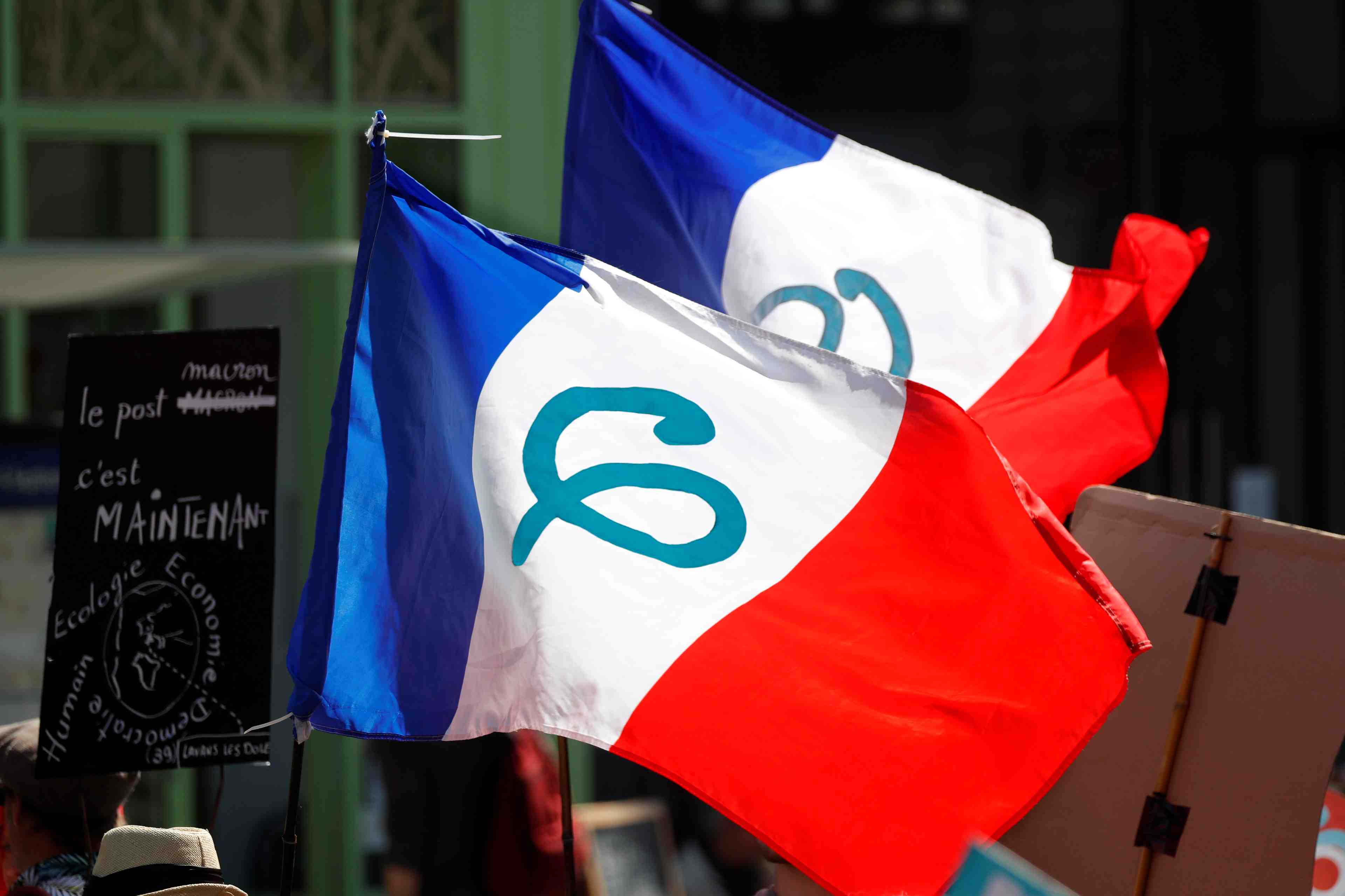 Lfi recycle ses hologrammes pour un "contre-debat"