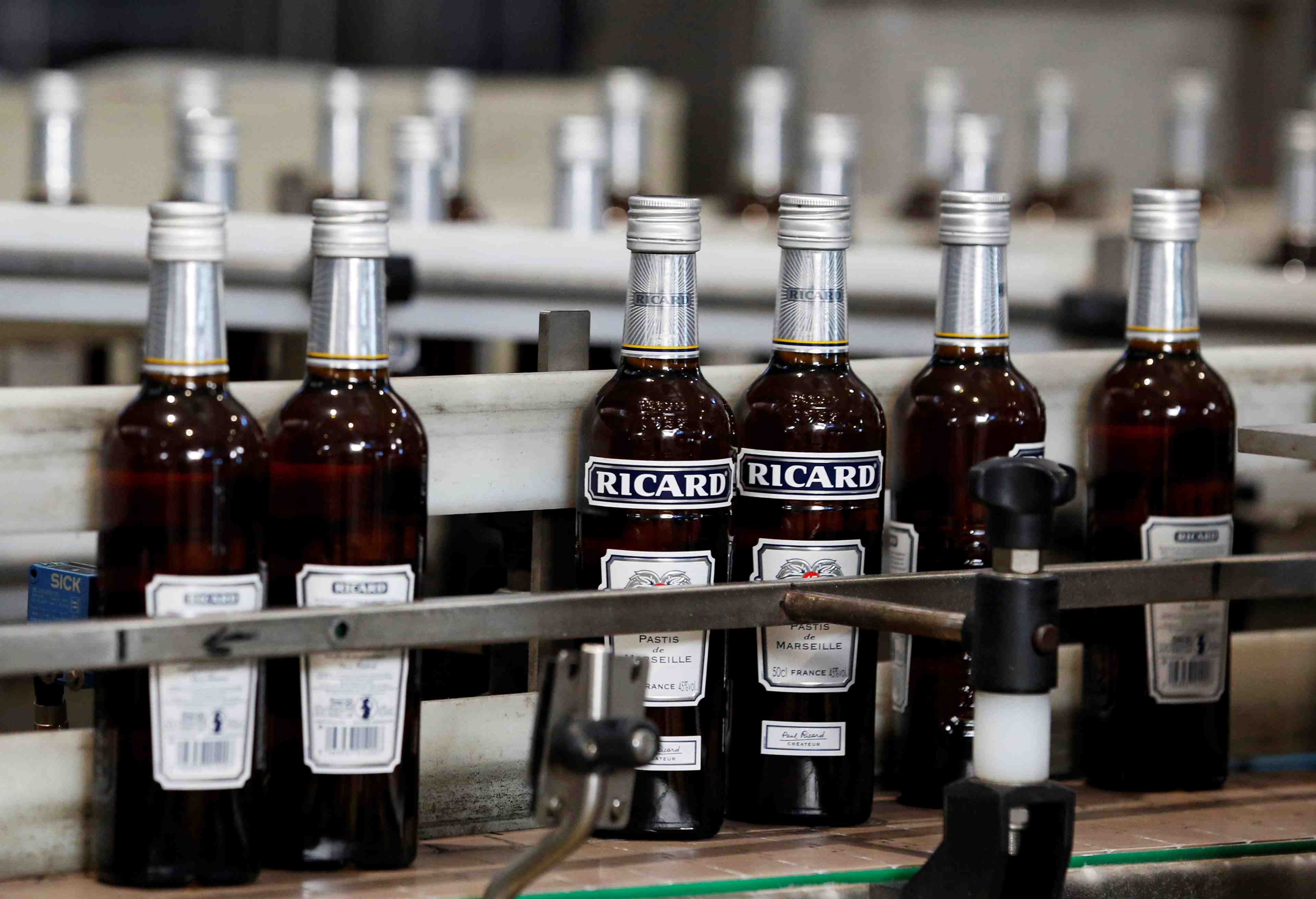 Pernod ricard se reorganise en france, compte supprimer 280 postes