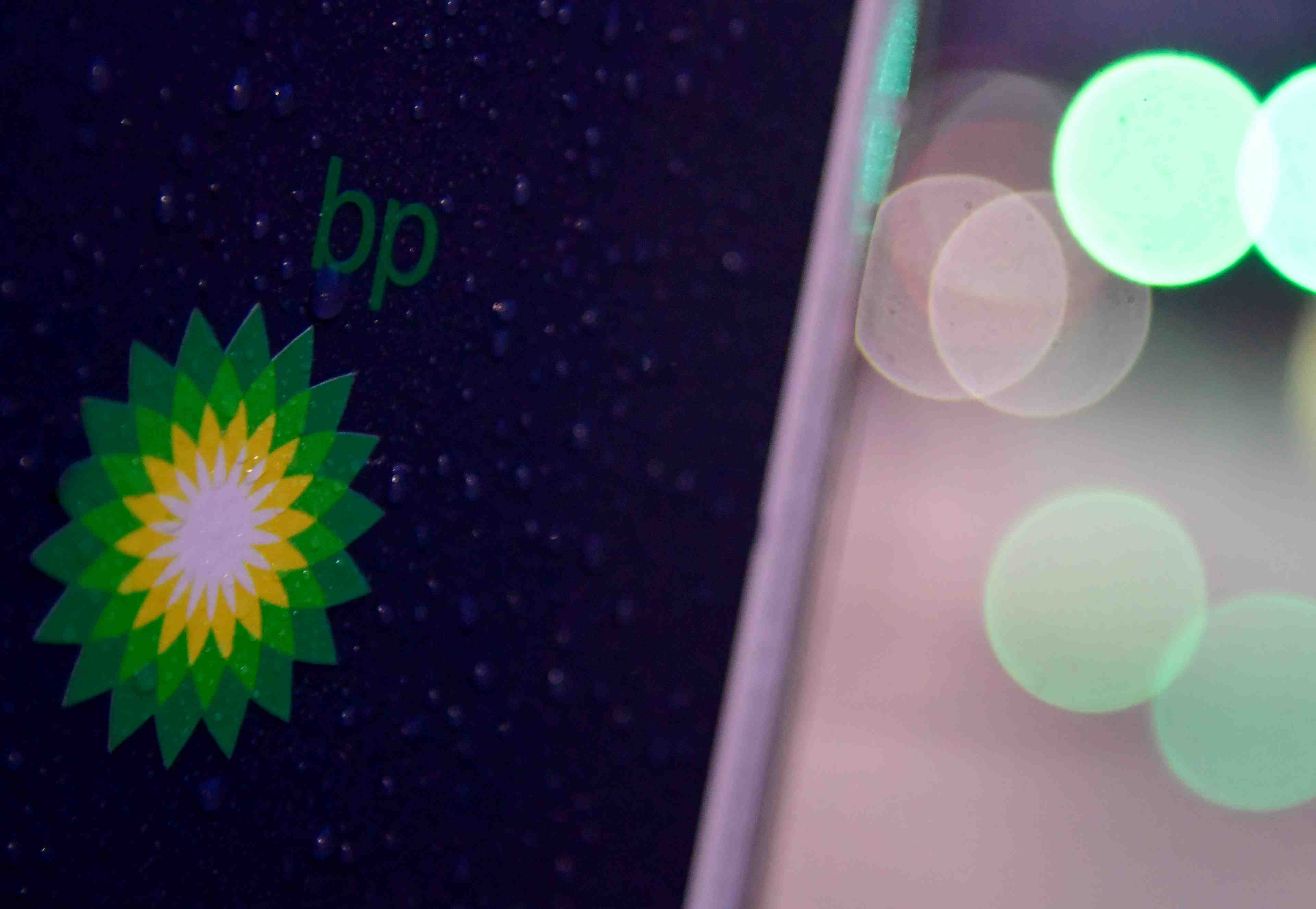Bp atteint en avance son objectif de reduction de sa dette