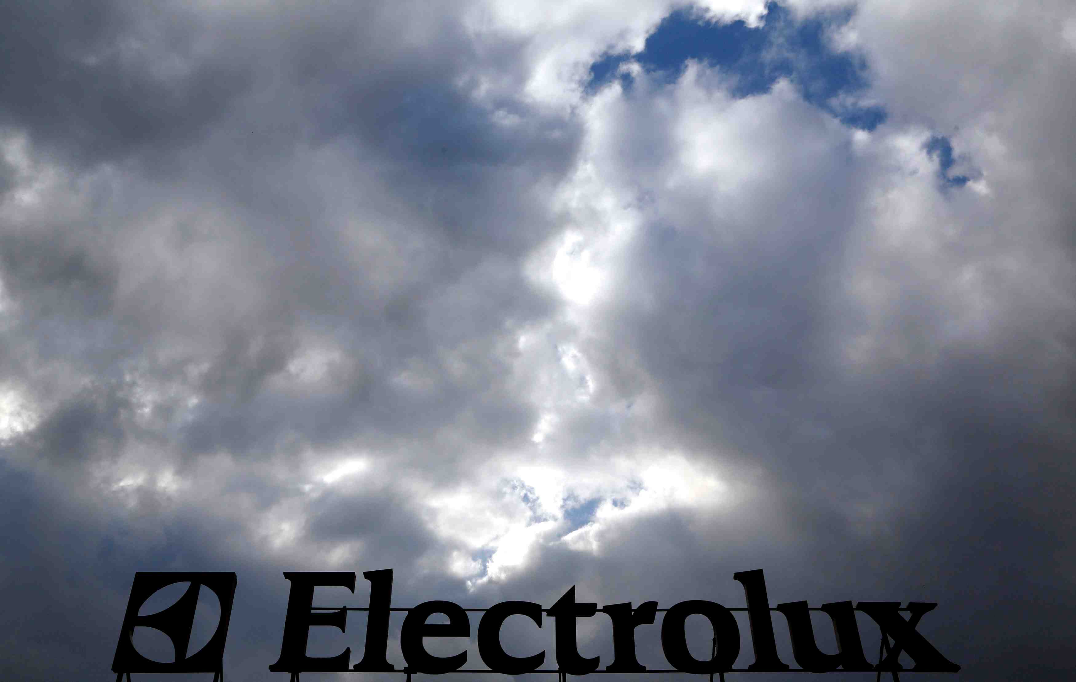 Electrolux: benefice plus faible que prevu au 2e trimestre, les problemes d'approvisionnement persistent