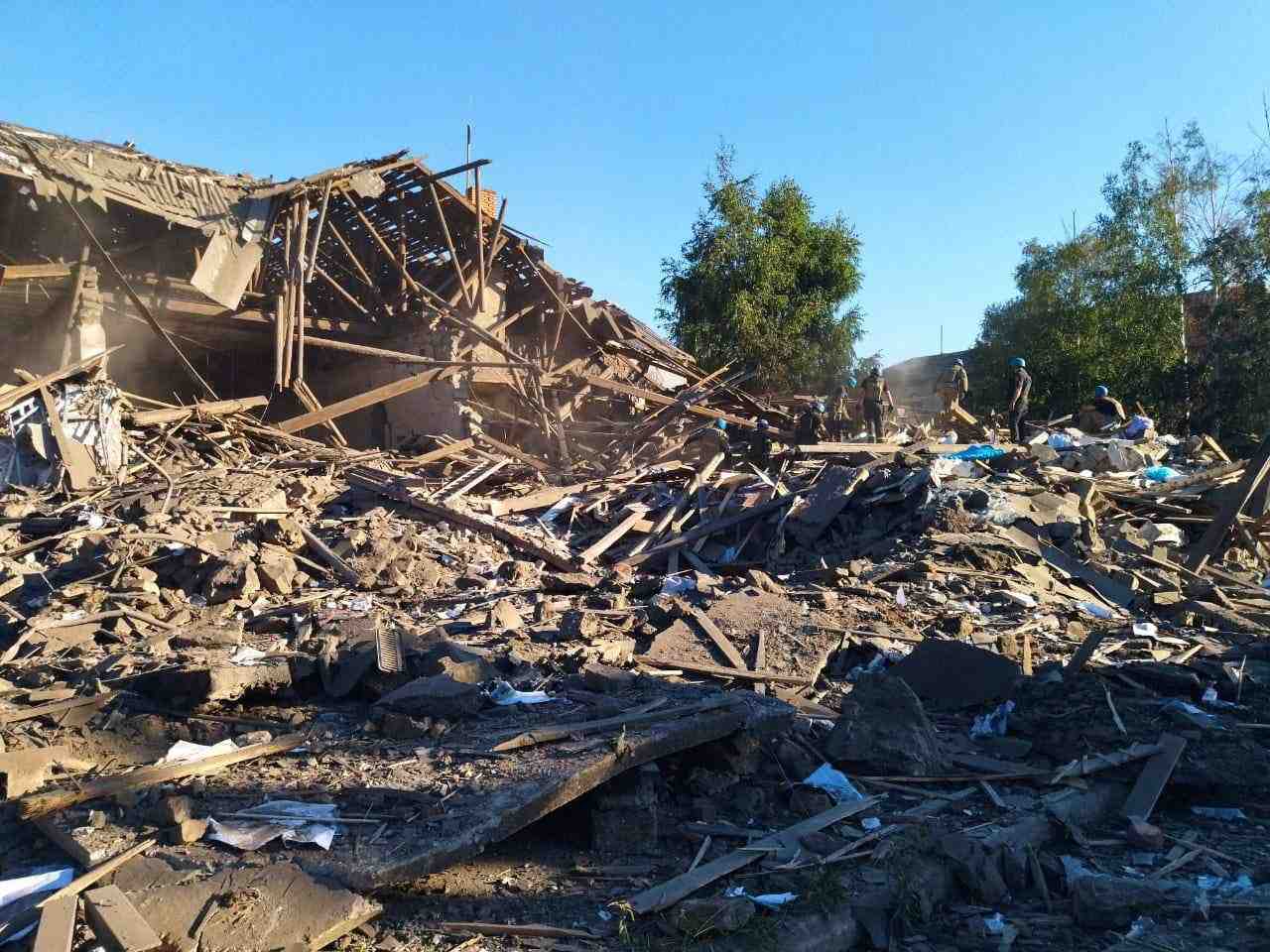 Un bombardement russe fait six morts a toretsk, dit l'ukraine