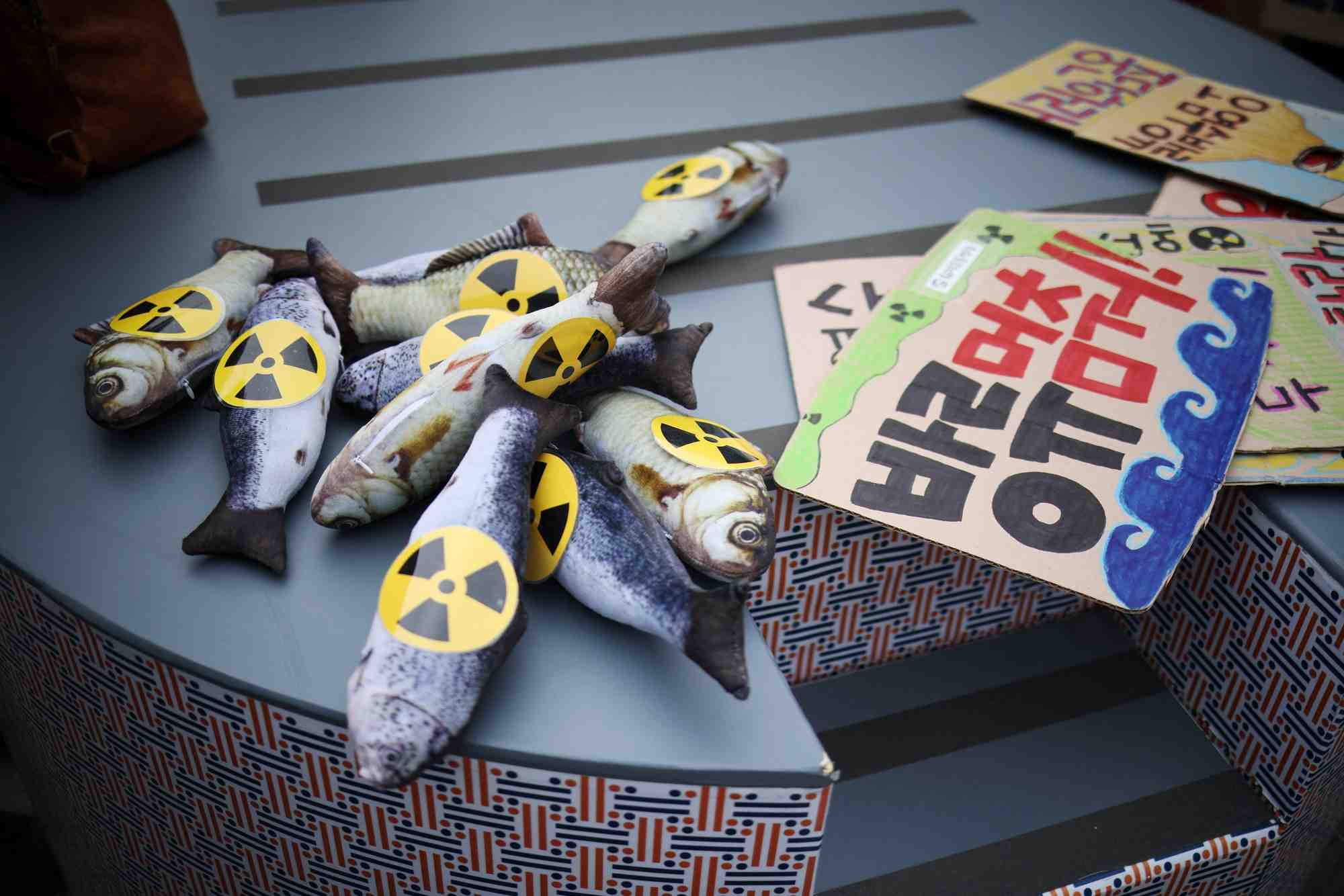 Inquiétudes au Japon après les premiers rejets d'eaux usées de la centrale nucléaire de Fukushima dans l'océan Pacifique