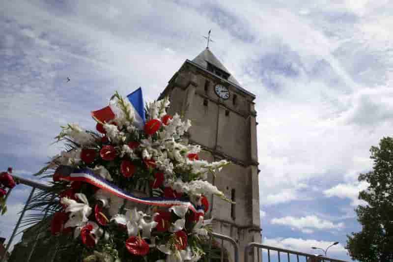 Les catholiques appeles a prier pour la france apres les attentats