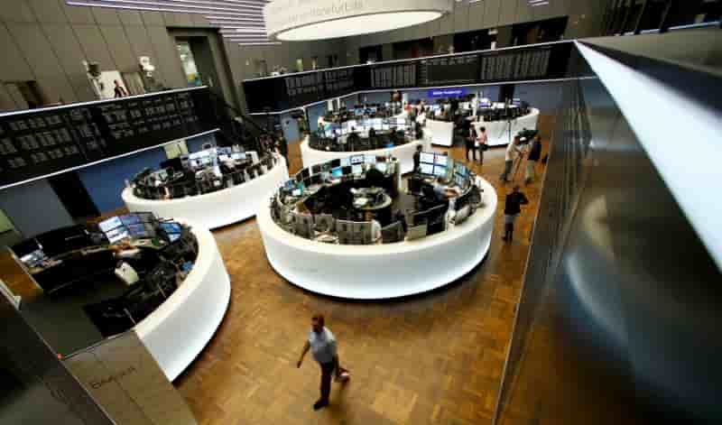Les bourses europeennes finissent en baisse