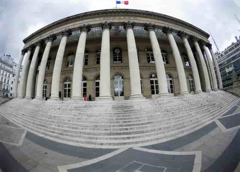 Les bourses europeennes en baisse a mi-seance