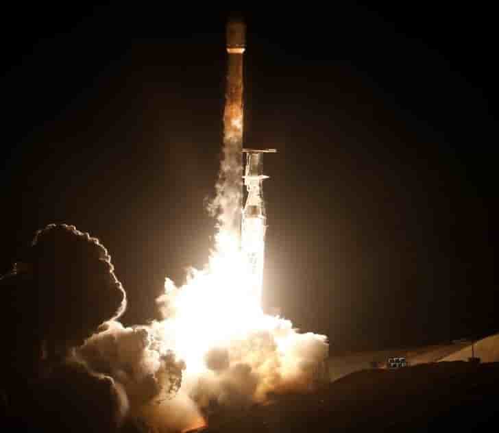 Spacex: le lancement de la nouvelle version de la fusee falcon 9 reporte