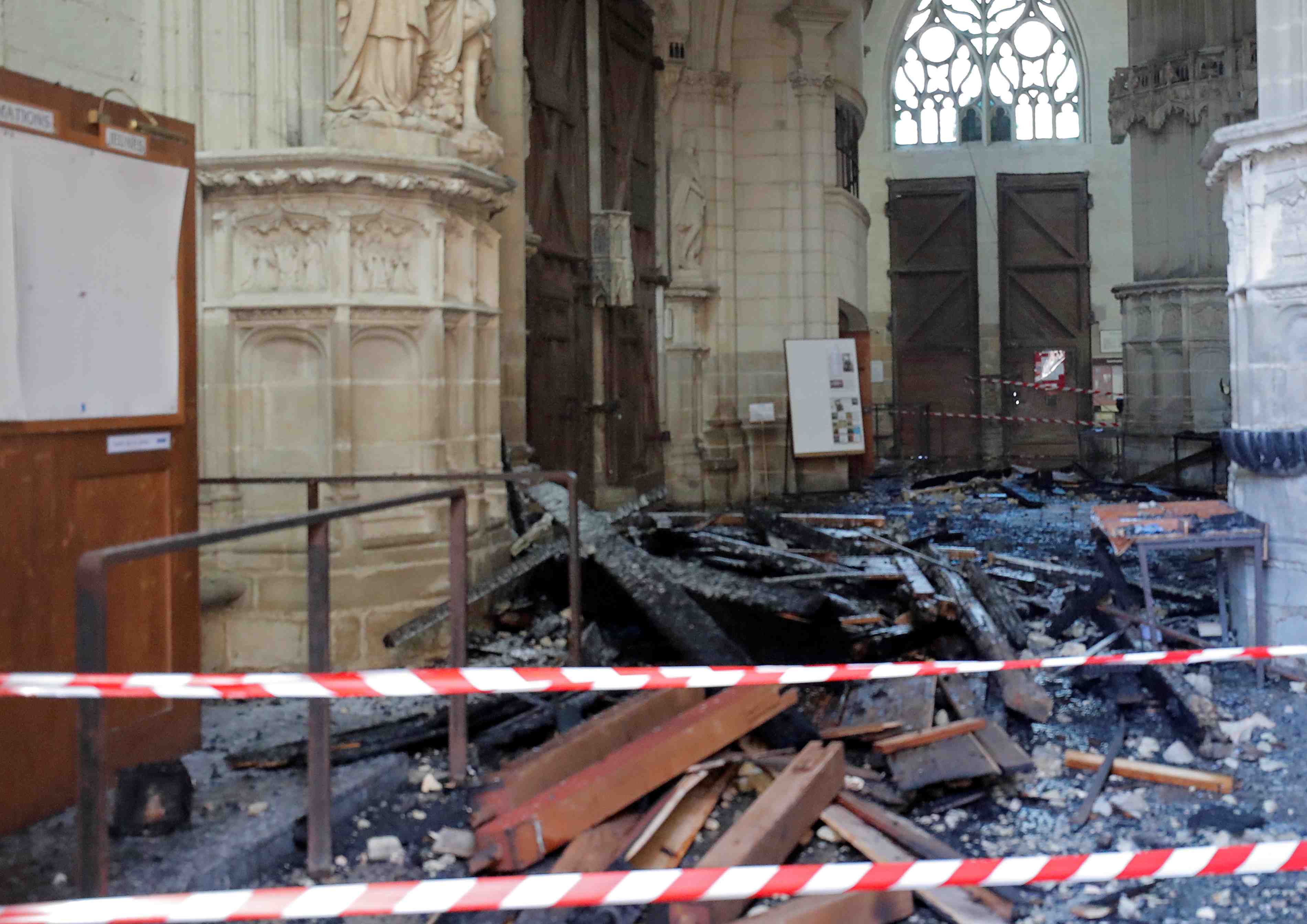 Un homme en garde a vue apres l'incendie a la cathedrale de nantes