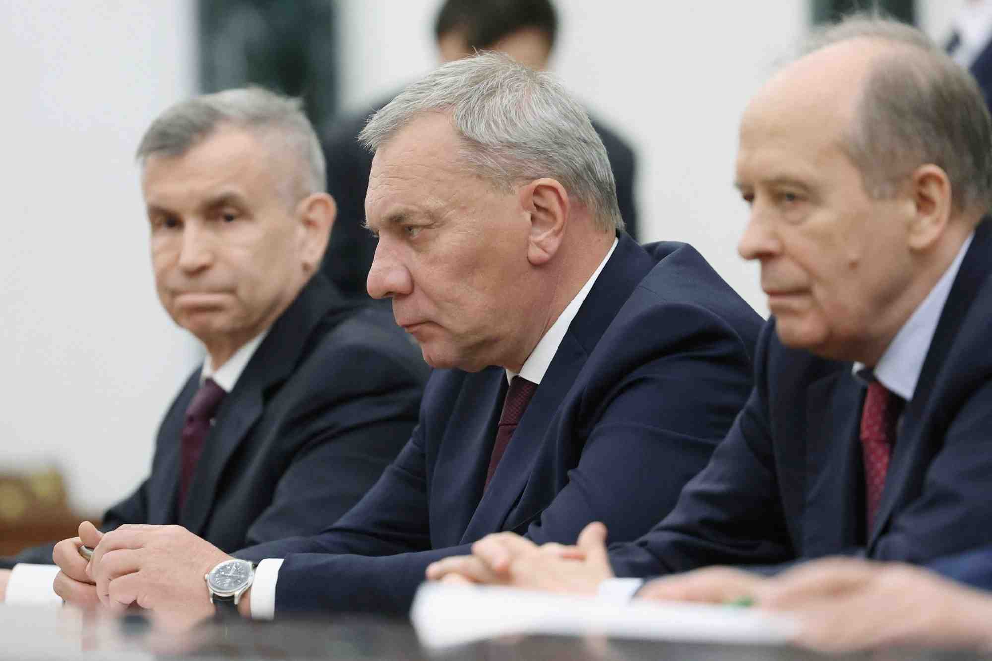 Des responsables russes participent a une reunion sur la dissuasion nucleaire