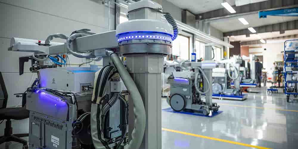 L'usine de DMS Group, à Gallargues-le-Montueux dans le Gard, où sont fabriqués les systèmes d’imagerie médicale de haute performance pour la radiologie numérique et l’ostéodensitométrie.