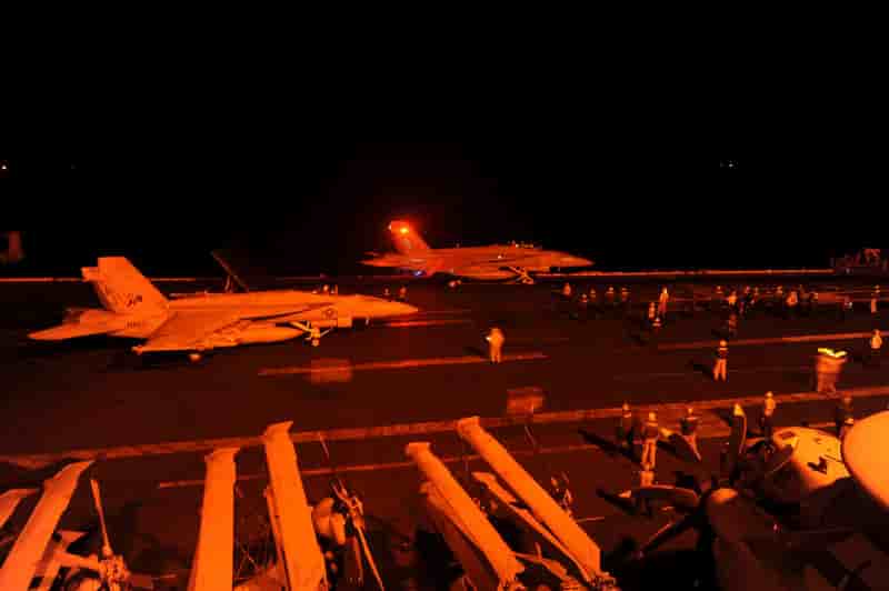 Raids aériens contre les djihadistes de l'EI en Syrie