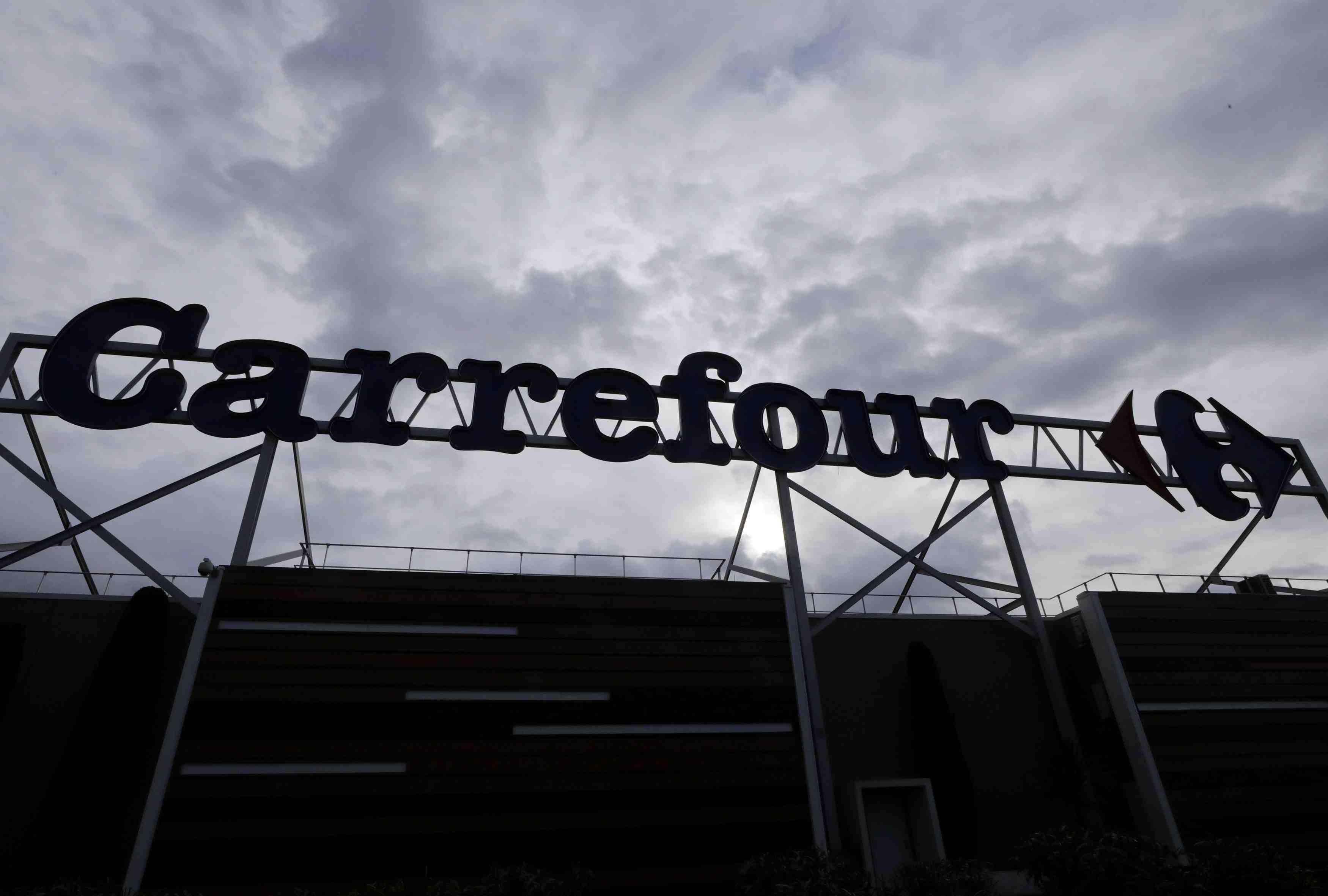 Carrefour resiste malgre les "gilets jaunes" et affiche sa confiance