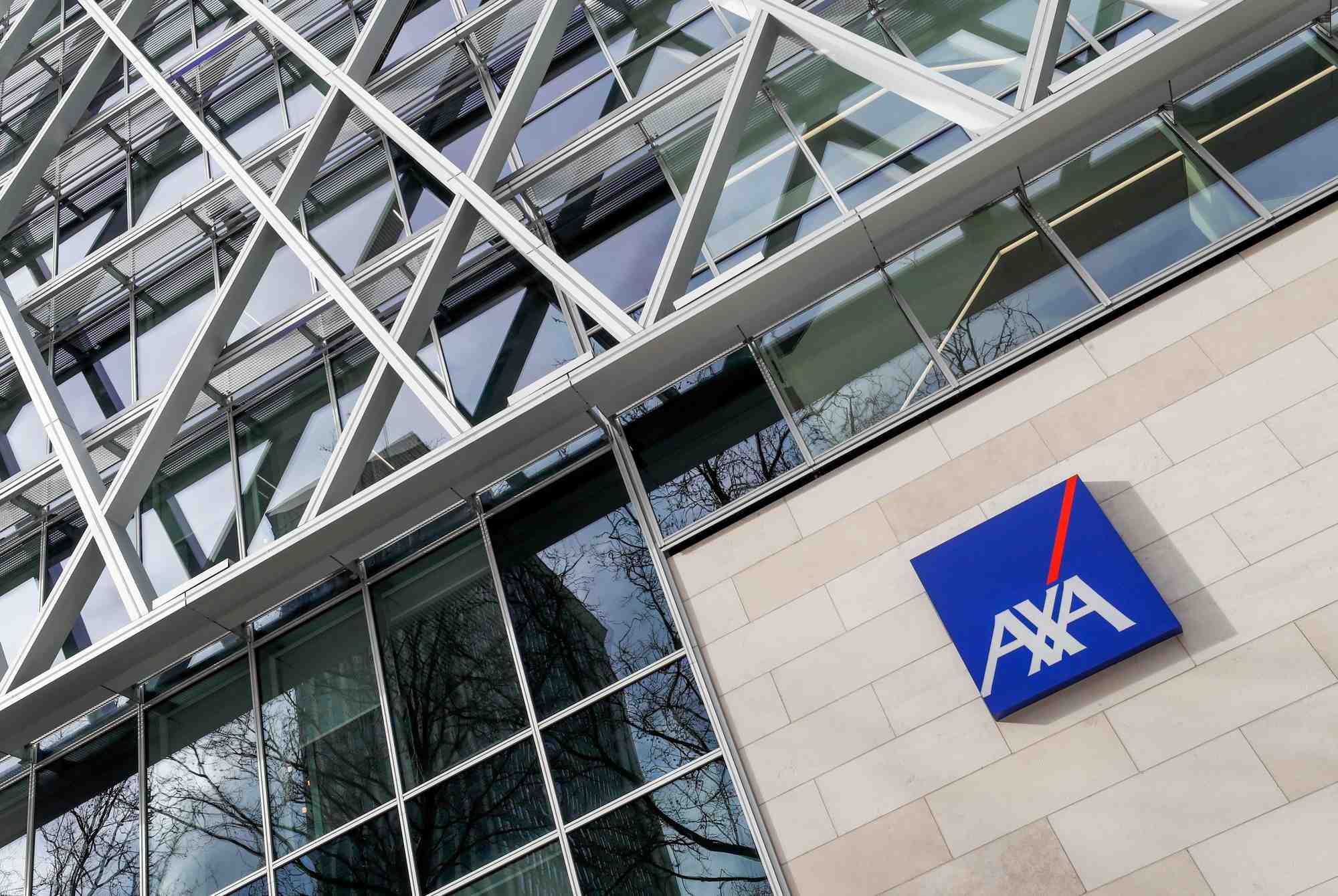 Axa songe a vendre ses activites en europe centrale