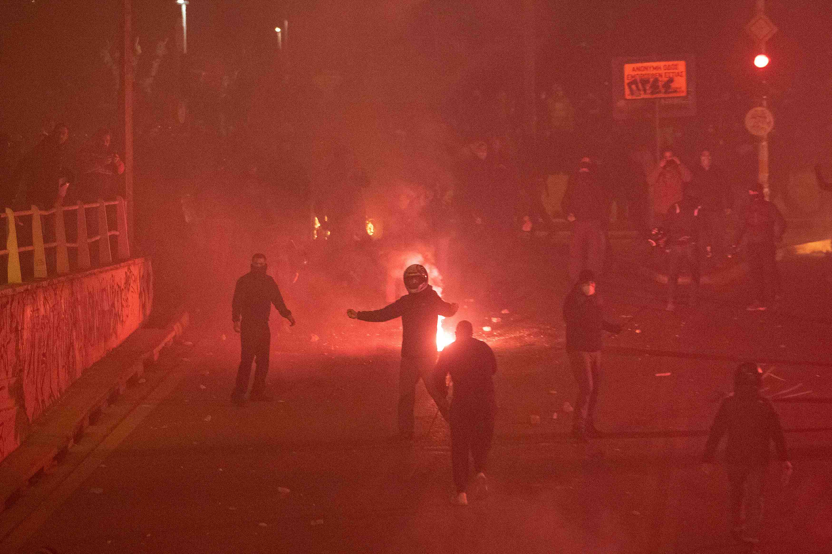 Heurts en grece apres une manifestation contre les violences policieres