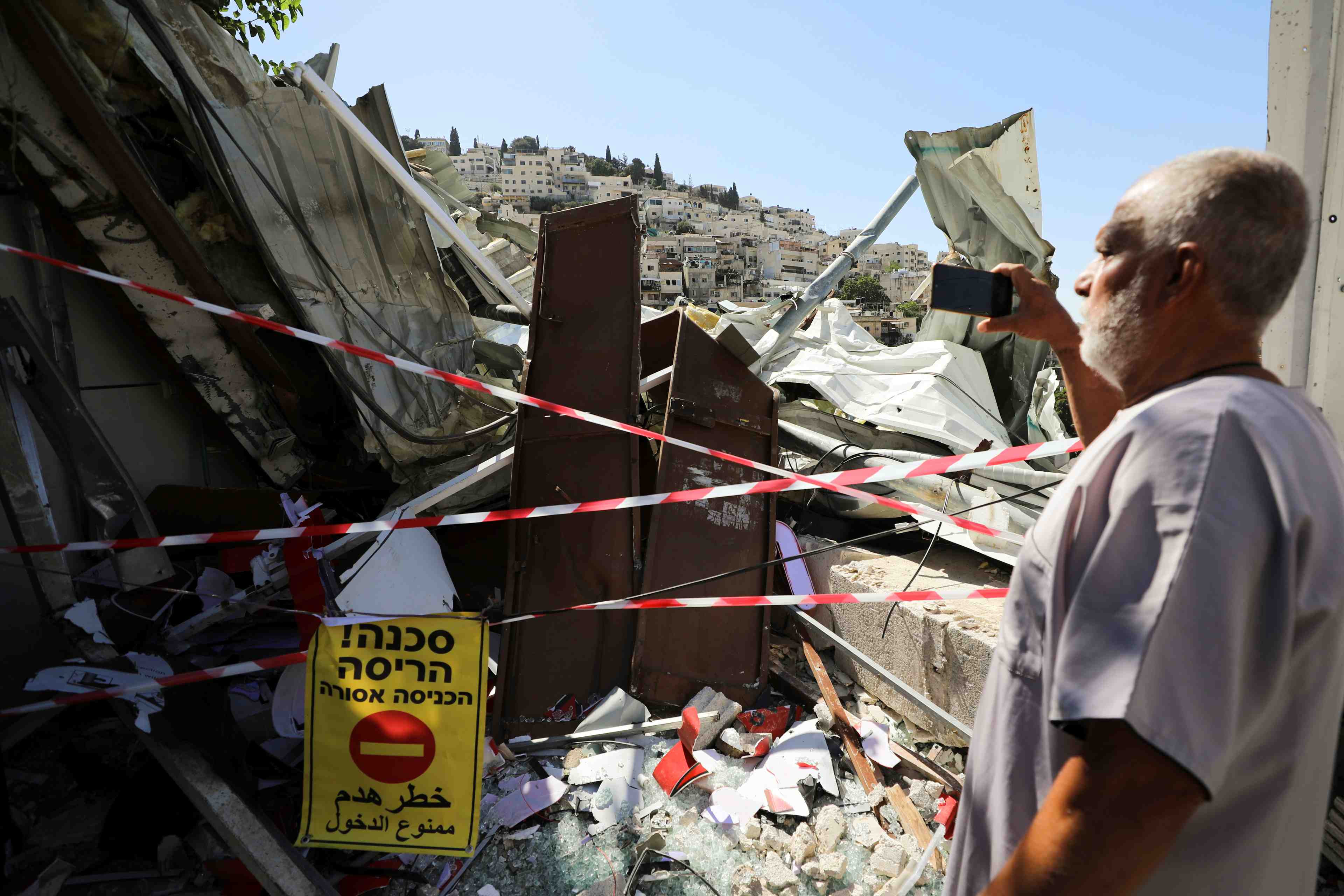 Heurts a jerusalem-est apres la demolition d'une boutique palestinienne
