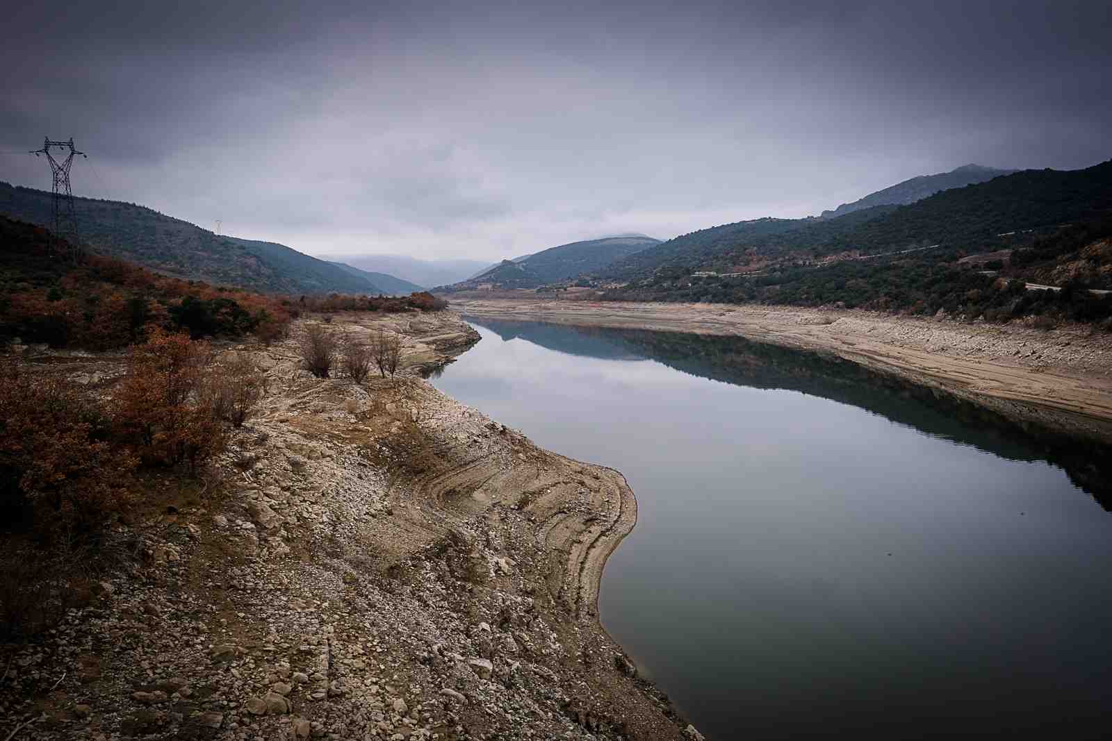 Dans les Pyrénées-Orientales, le niveau d'eau sur le barrage sur l’Agly, à Caramany, était l'un des points d'alerte dès le printemps 2023.