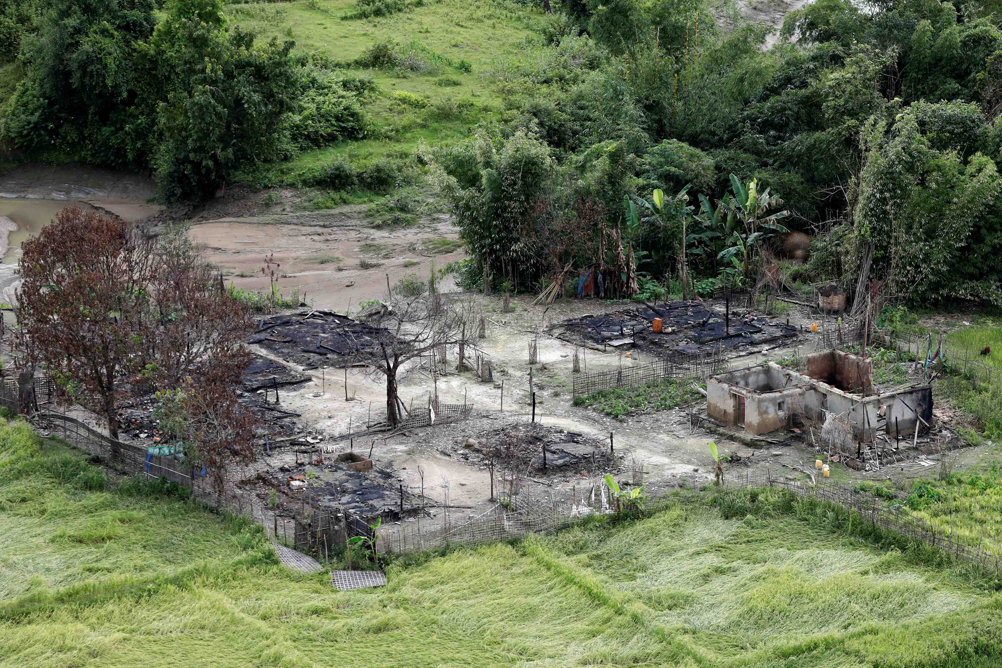 Dans le nord d'arakan, la terre brulee des rohingya