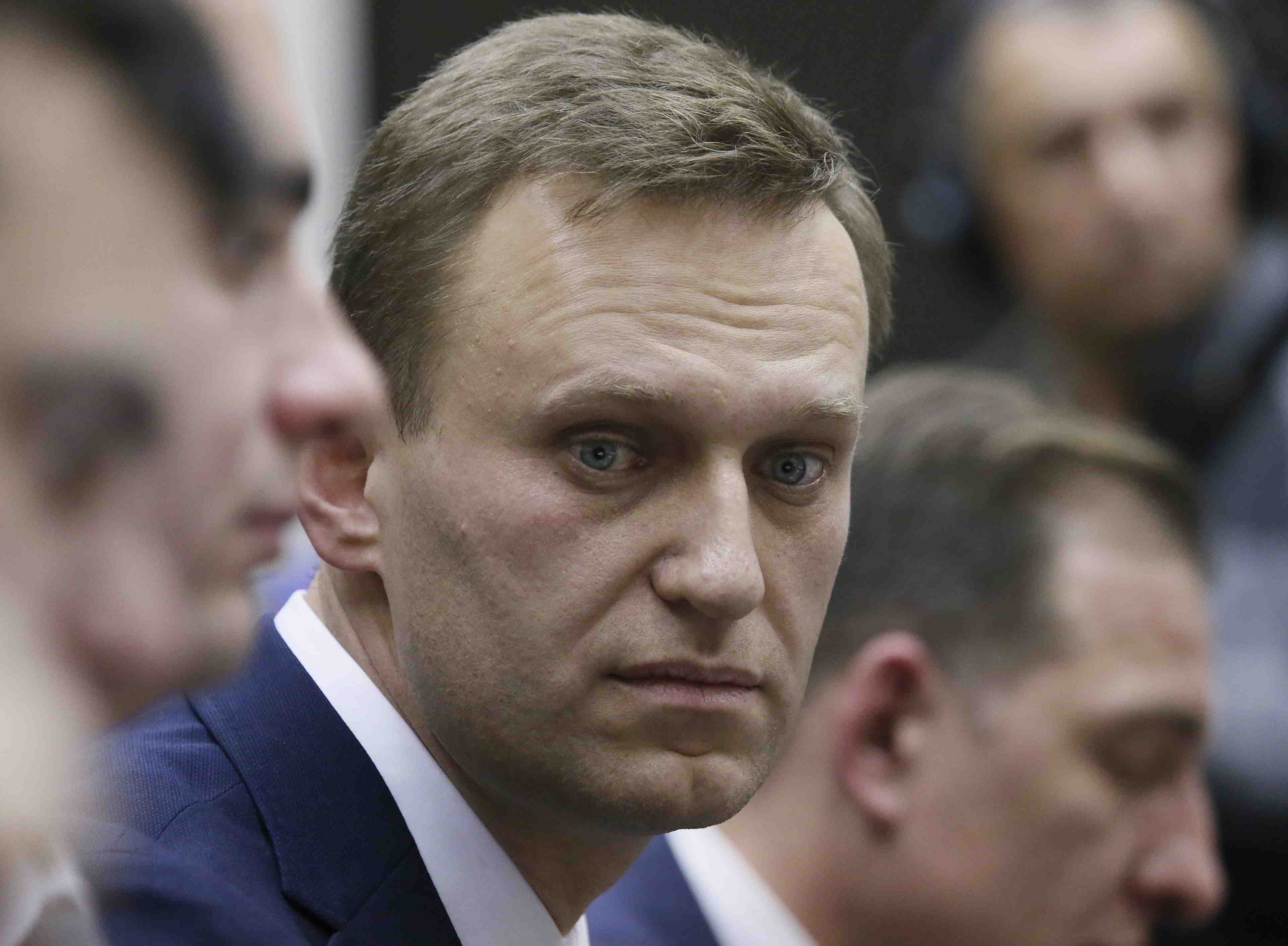 Perquisition au qg de campagne de navalny a saint-petersbourg