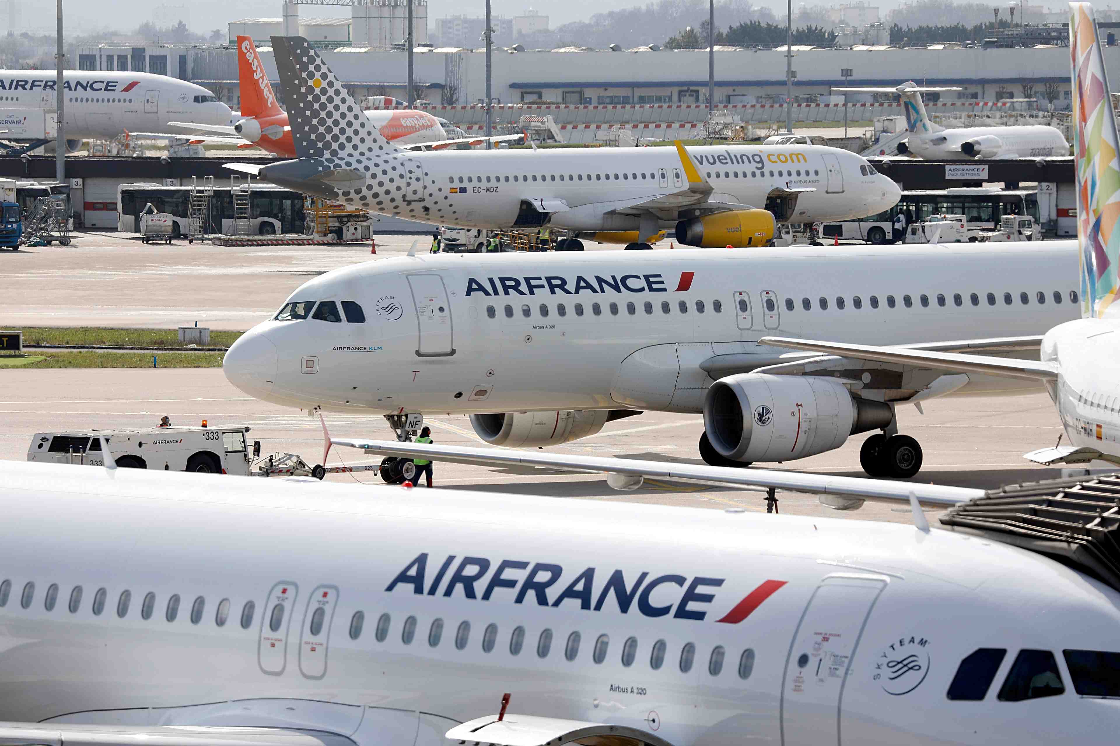 Borne appelle a la "responsabilite" dans le conflit air france