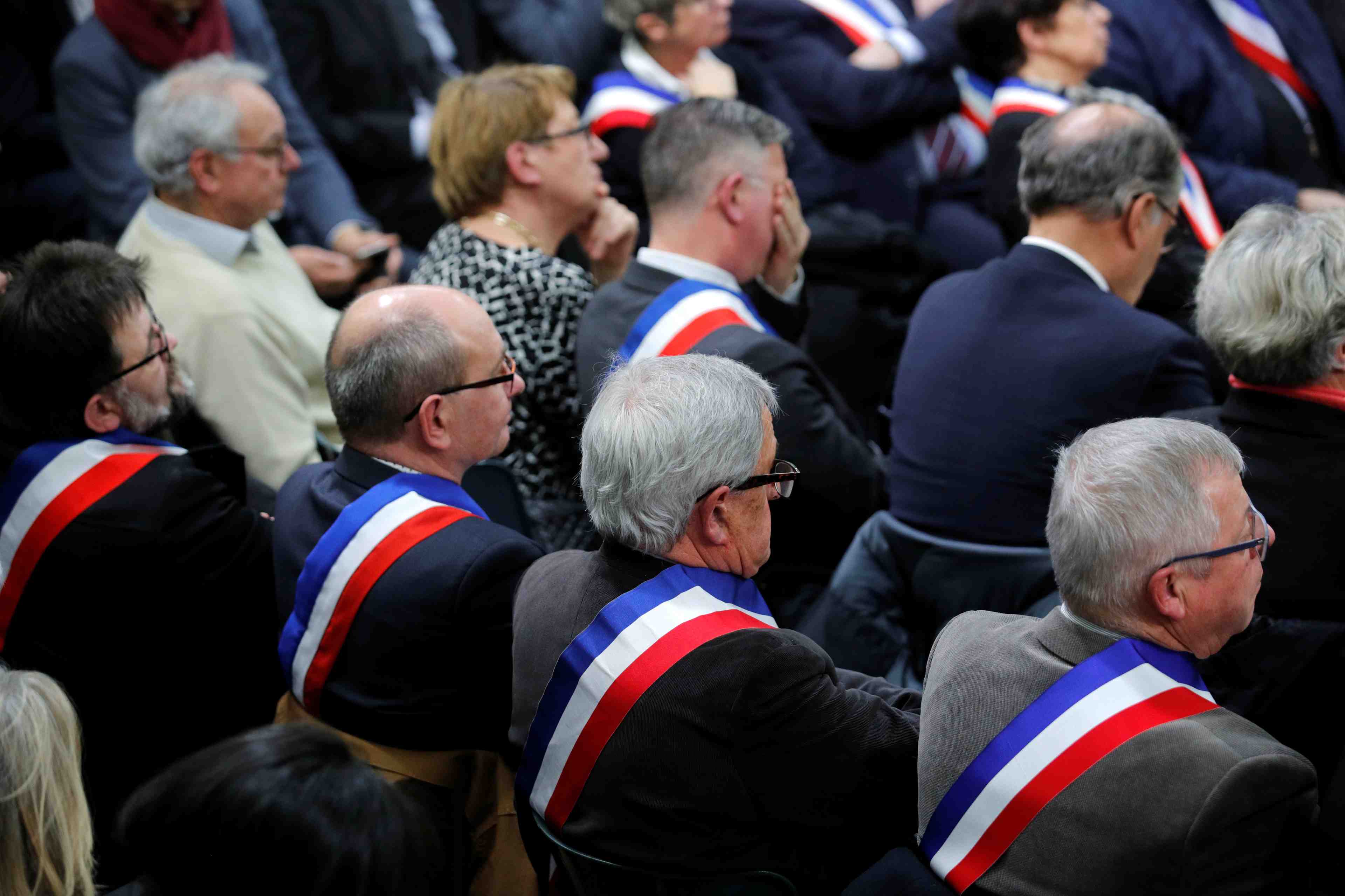Municipales: l'executif devoile sa loi de remobilisation des elus locaux