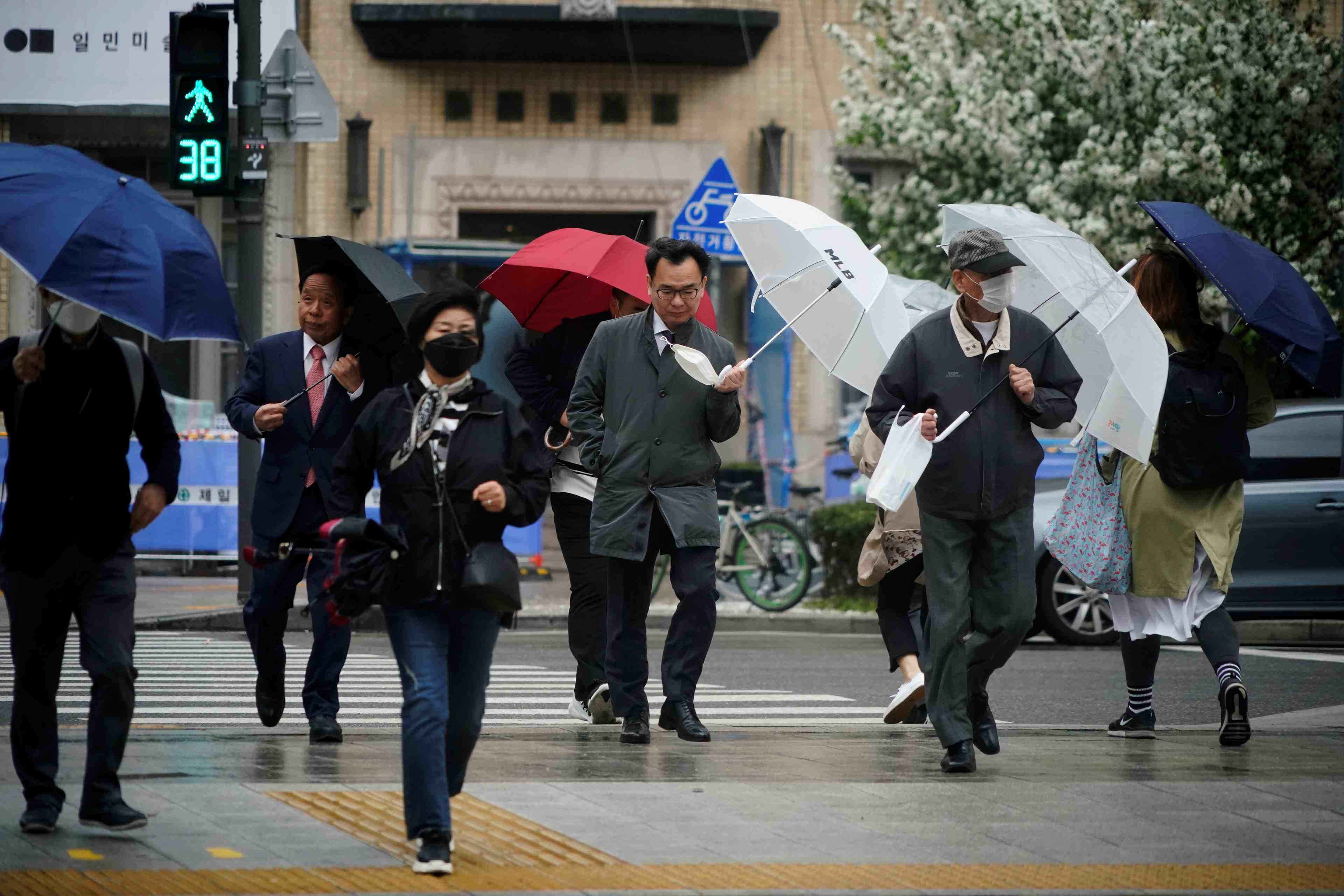 Coronavirus: la coree du sud assouplit les regles de distance sociale