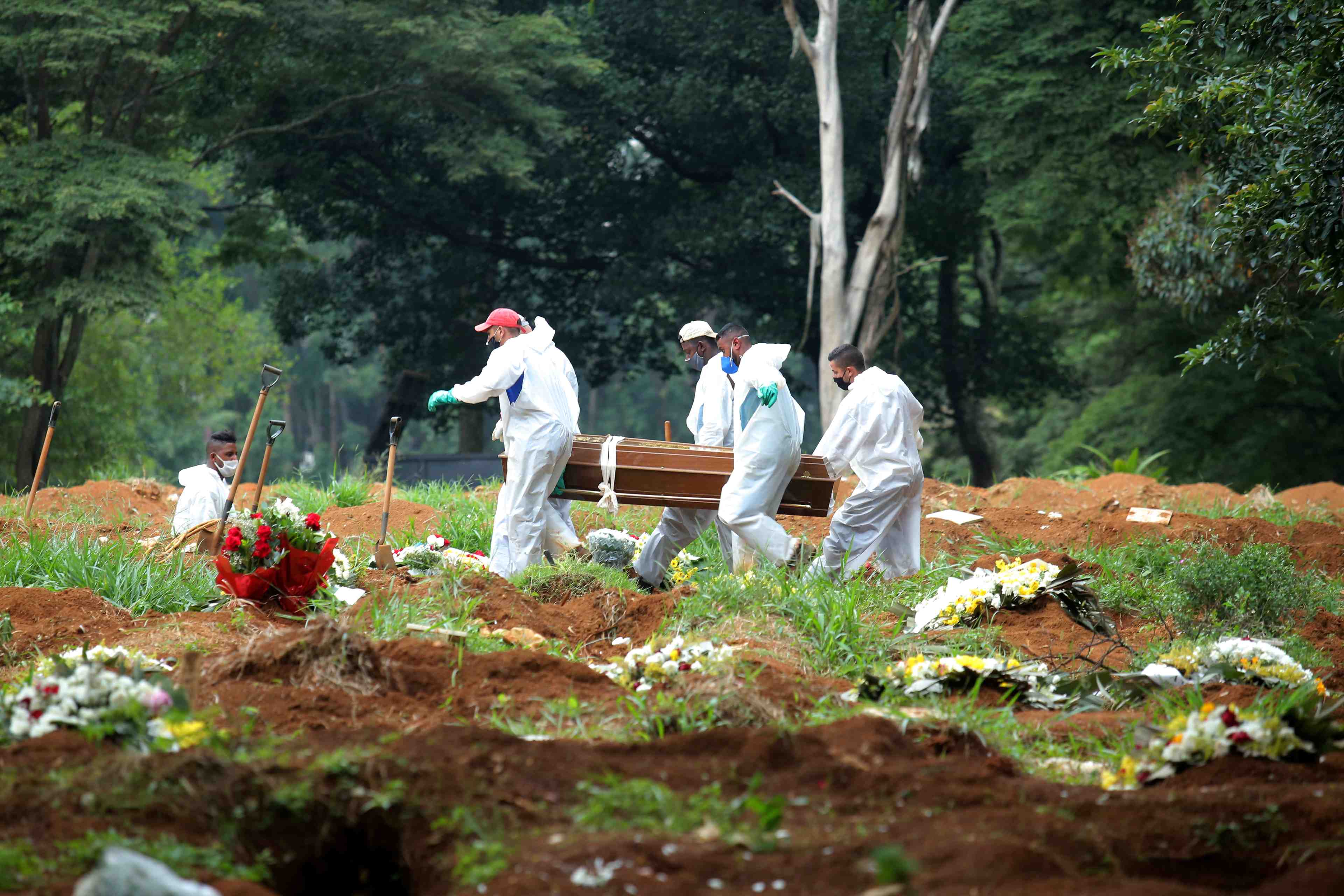 Le bresil enregistre un record de deces lies au covid-19 sur une journee