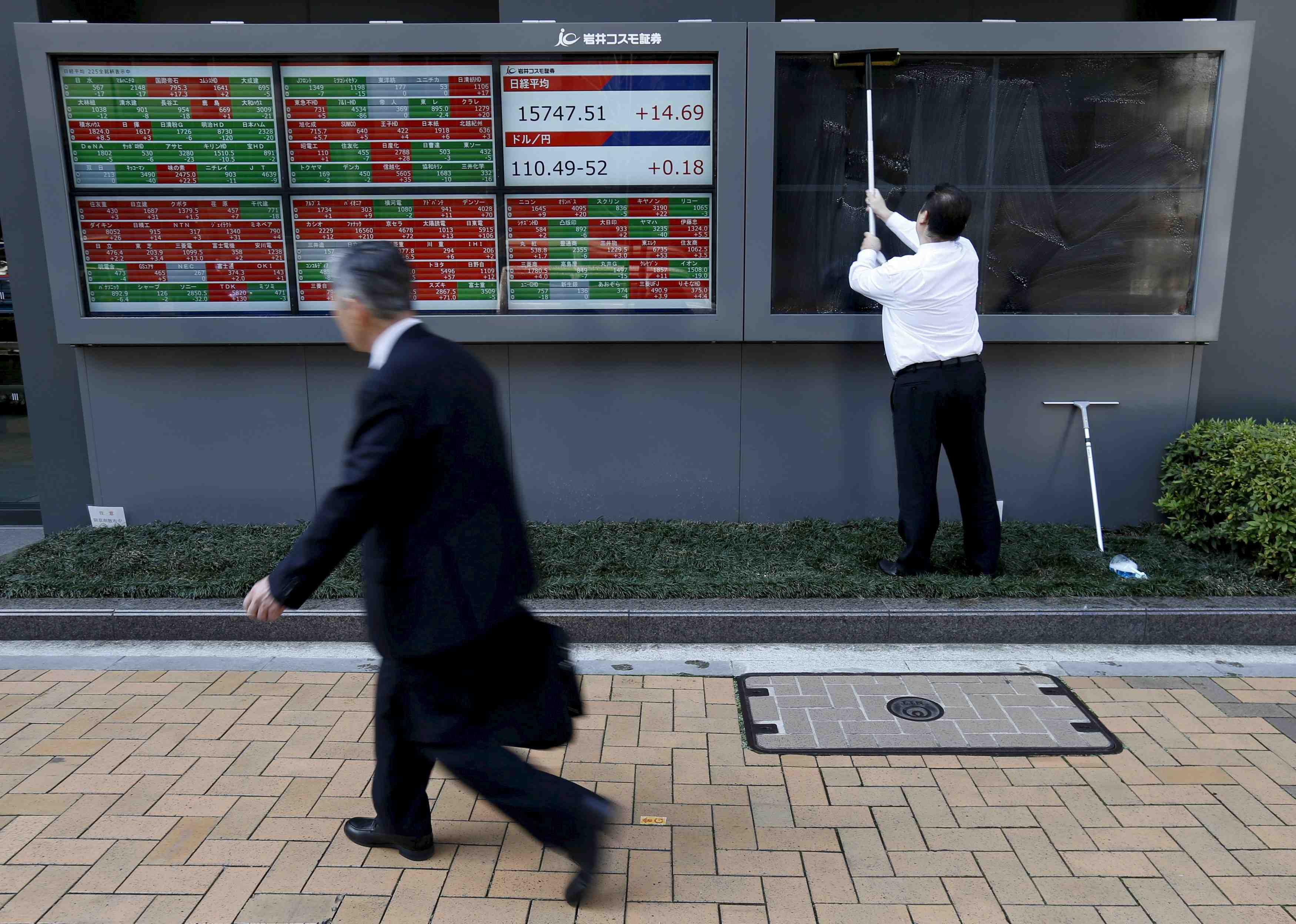 La bourse de tokyo finit en baisse de 0,37%