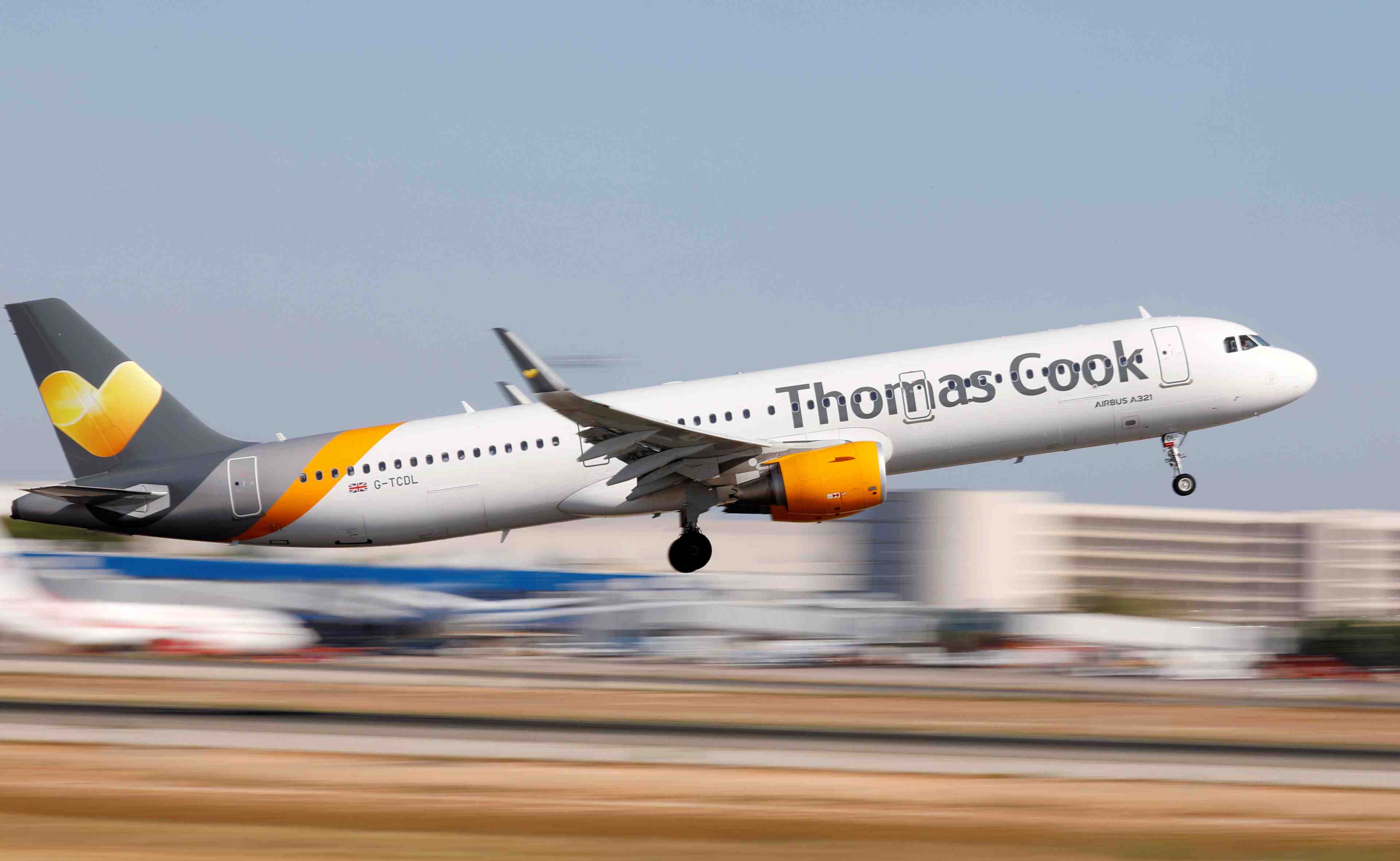 Thomas cook envisage de scinder sa compagnie aerienne