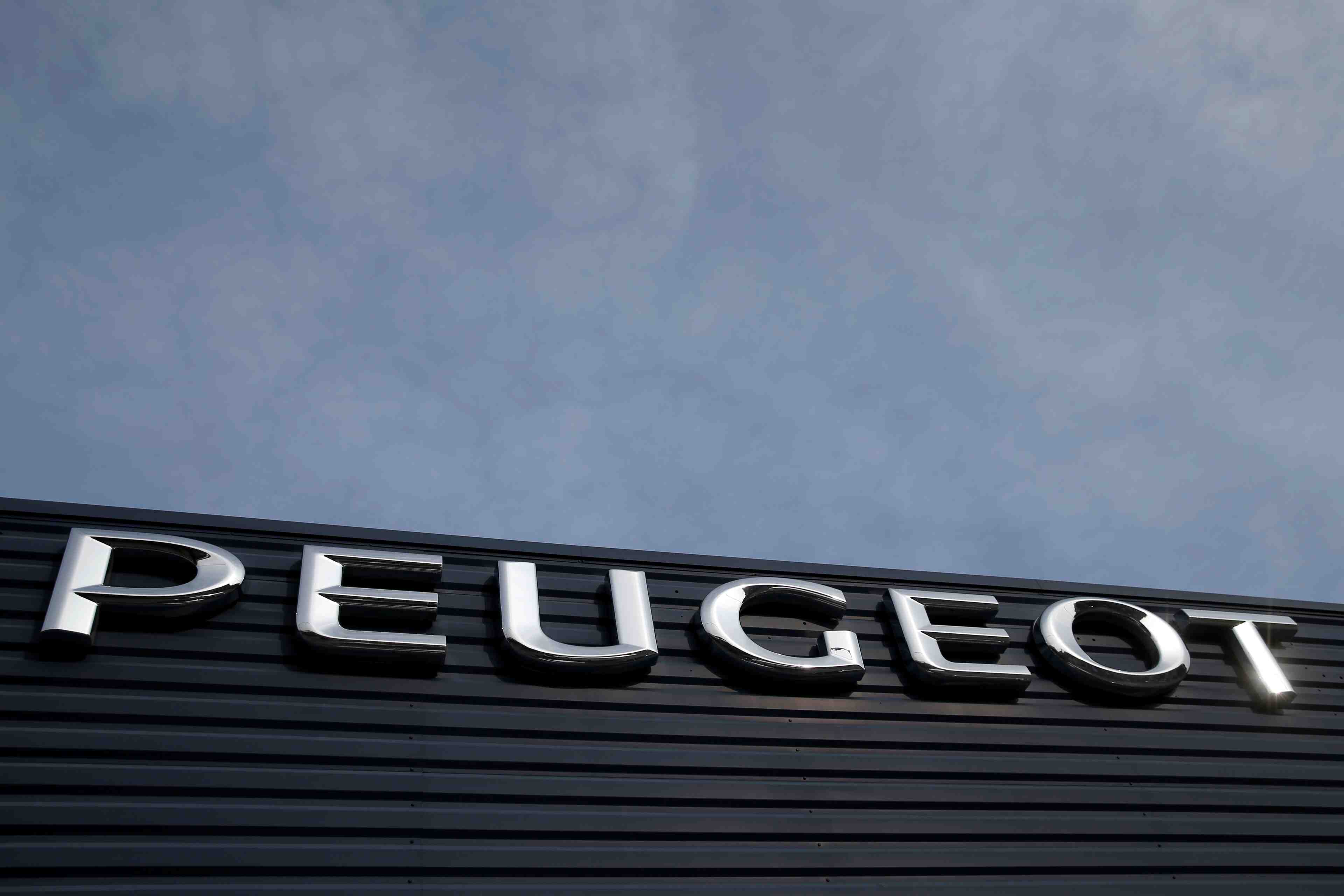 Psa-fca: les peugeot et bpi veulent des assurances sur la gouvernance