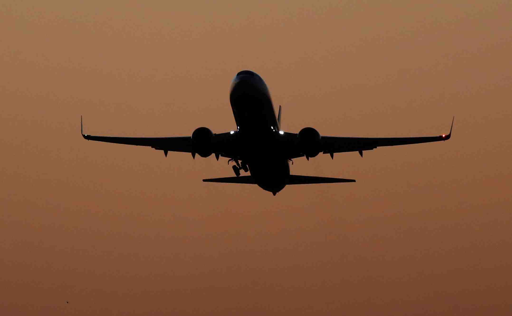 Le chiffre d'affaire mondial des compagnies aeriennes reduit de moitie a 419 milliards de dollars