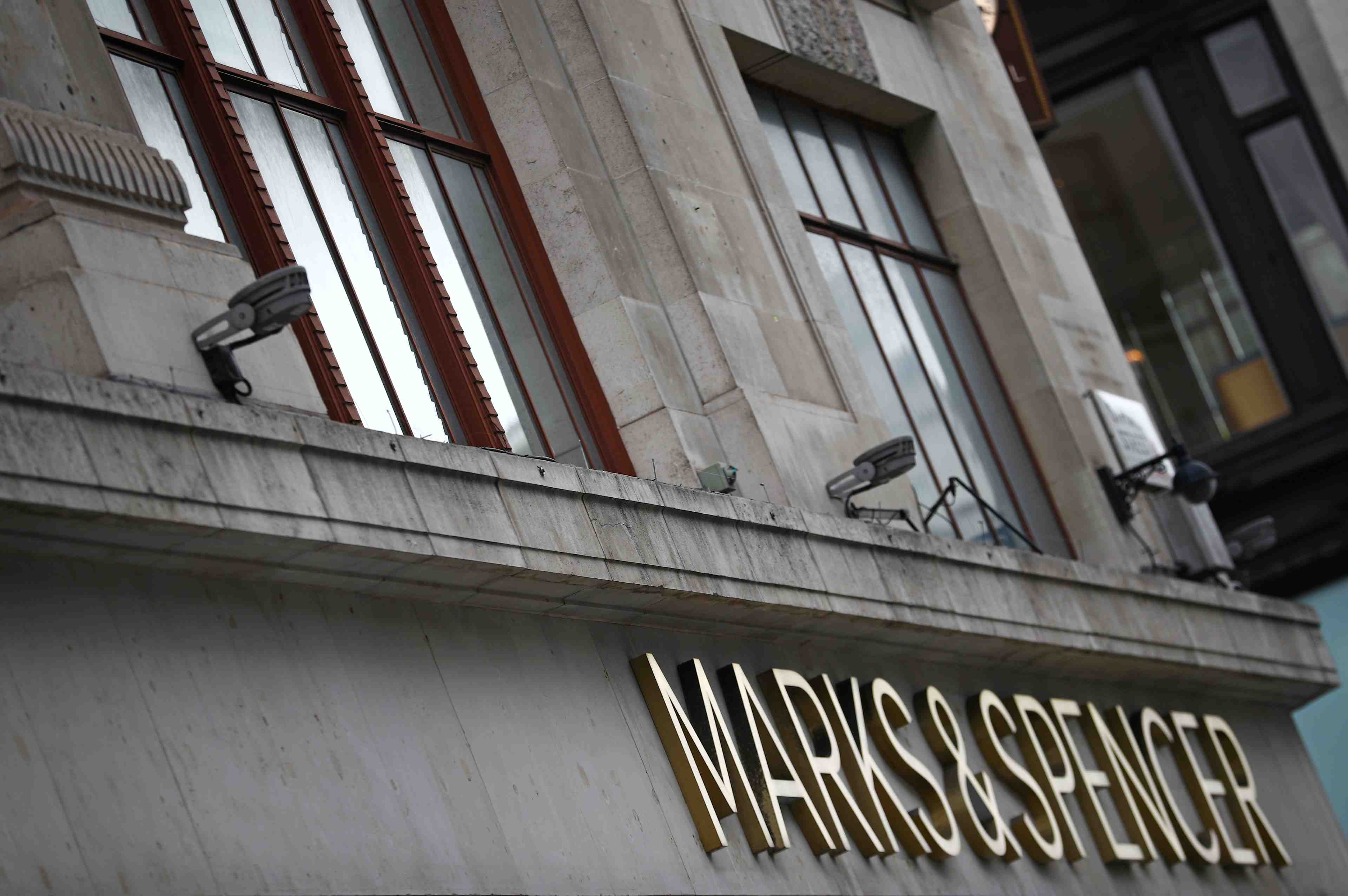 Marks & spencer va annoncer cette semaine des centaines de suppressions de postes, rapporte sky news