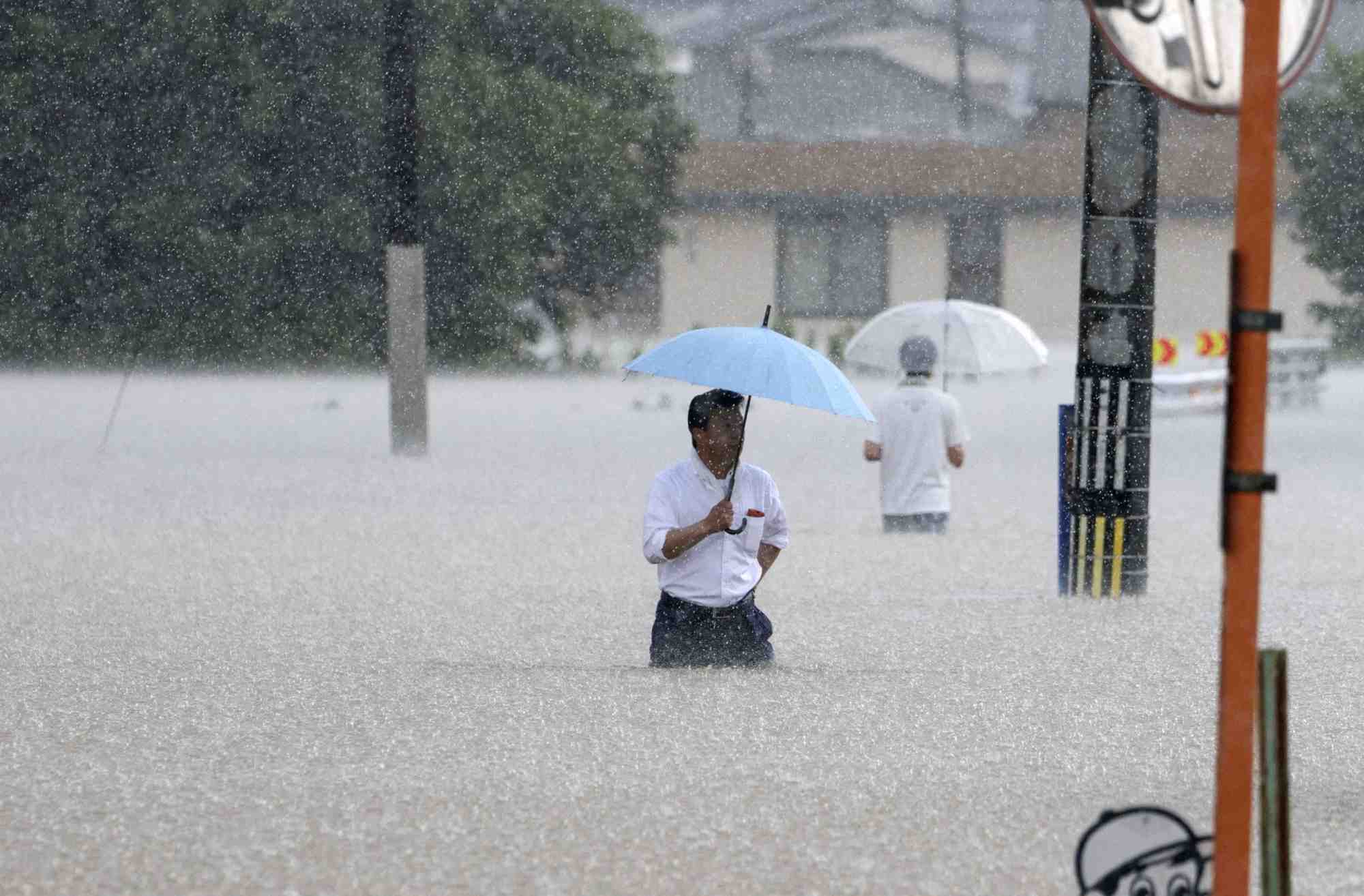 Le japon est frappe de pluies torrentielles et d'inondations