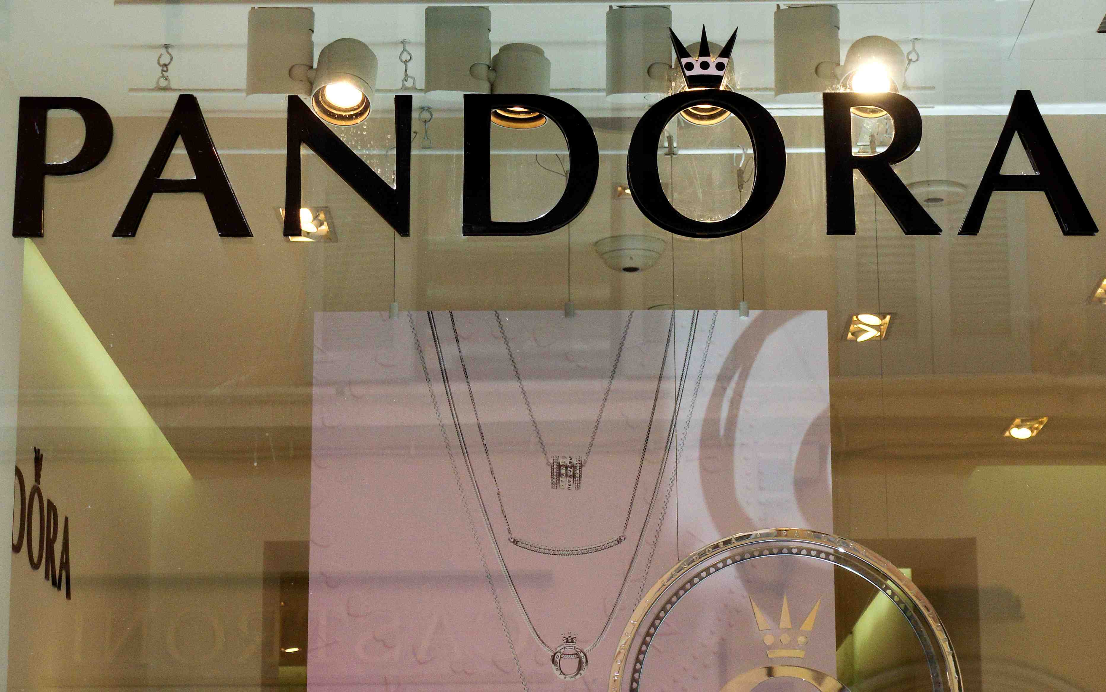 Pandora: le directeur general se retire apres l'avertissement sur resultats